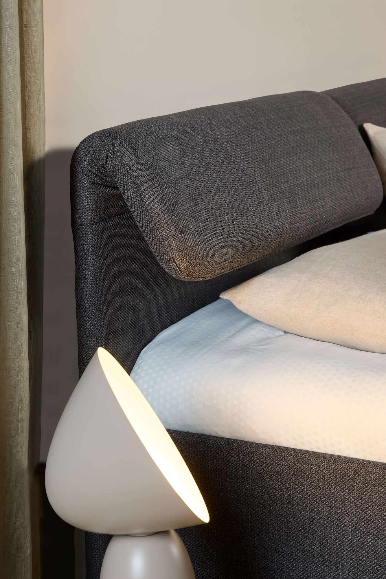 ACTONA GROUP Bett »Calvi« Bett, dunkelgrau, schwarz, verstellbar, versteckter Stauraum,160x200cm