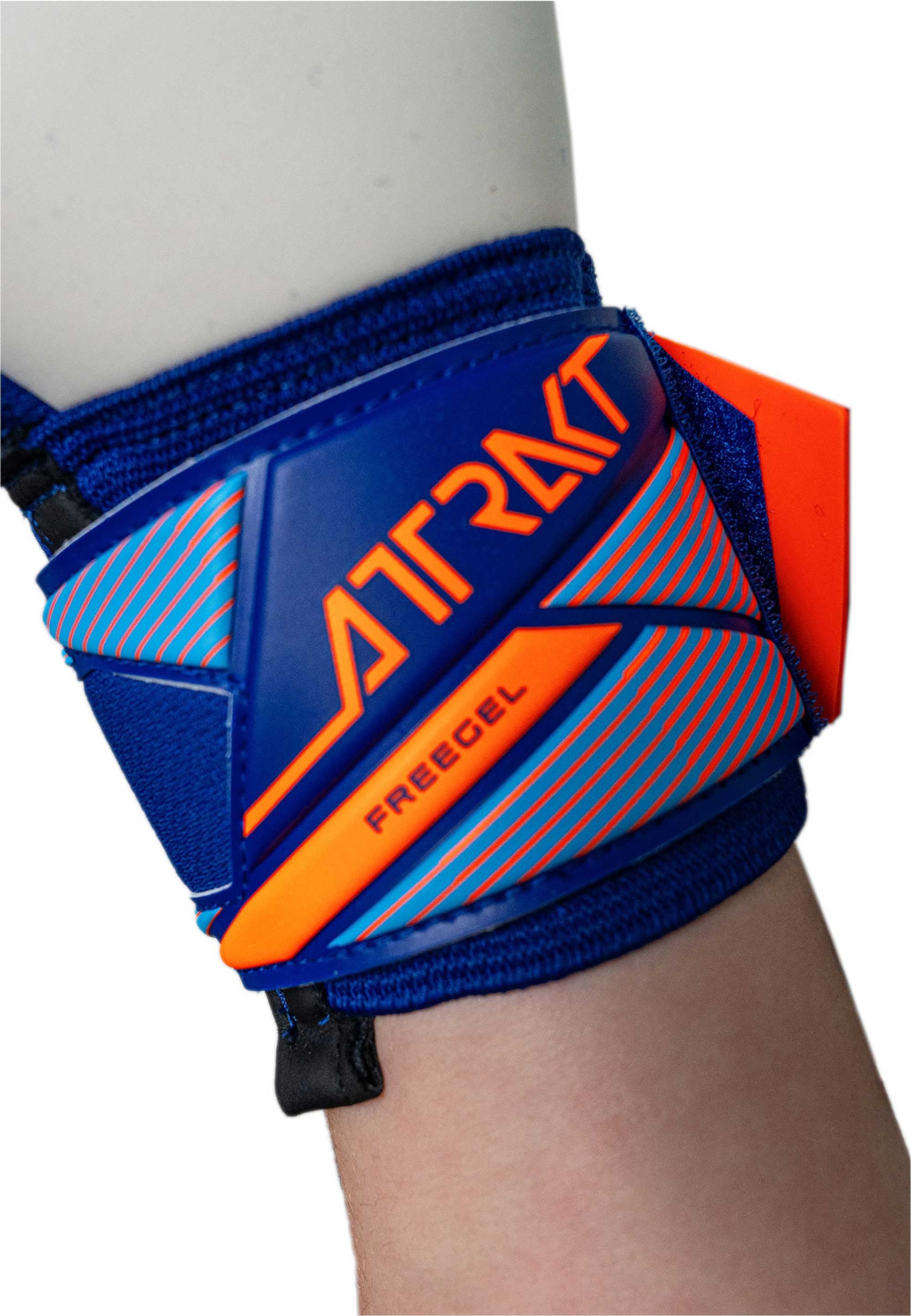 Reusch Torwarthandschuhe »Attrakt Freegel Advance« mit Komfort und zuverlässiger Stabilität