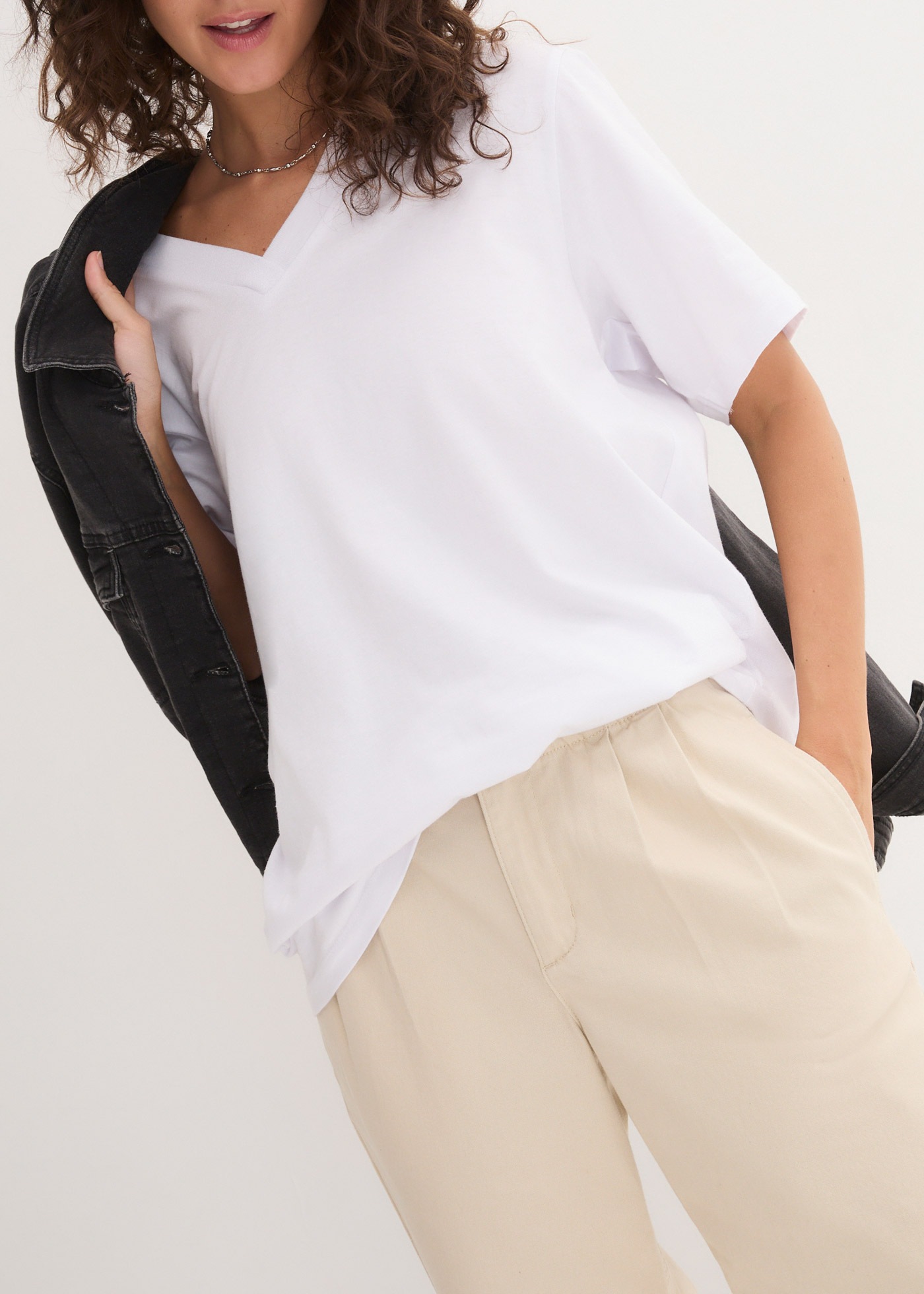 Thumbnail - bonprix Longshirt "Weites Long-Shirt mit V-Ausschnitt, Kurzarm (5er Pack)" Packung, 5 Stk. lockere Passform, Kurzarm, mi...