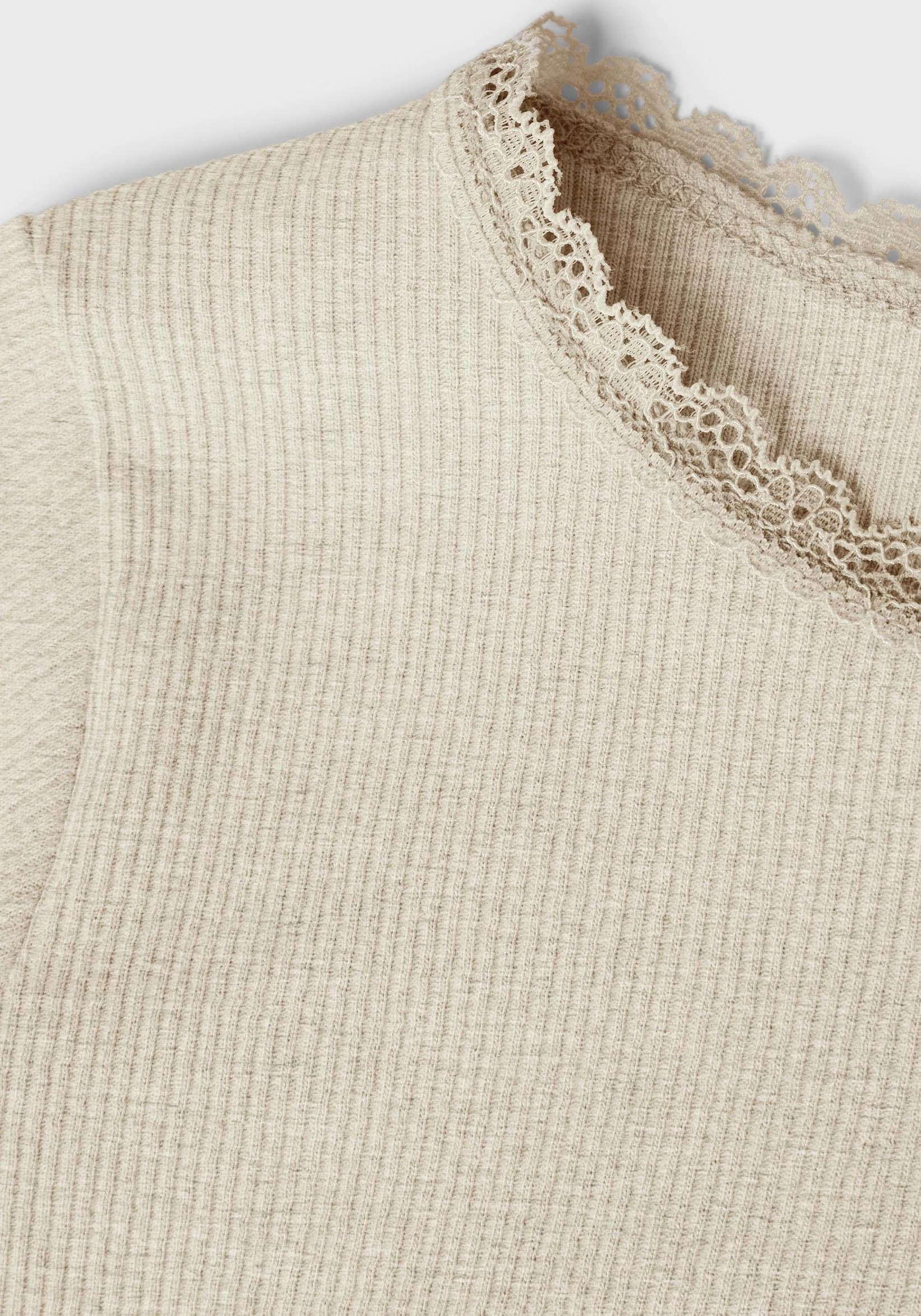 Name It Langarmshirt »NMFKAB LS TOP NOOS«, in Feinripp und mit süßer Spitzenkante am Ausschnitt