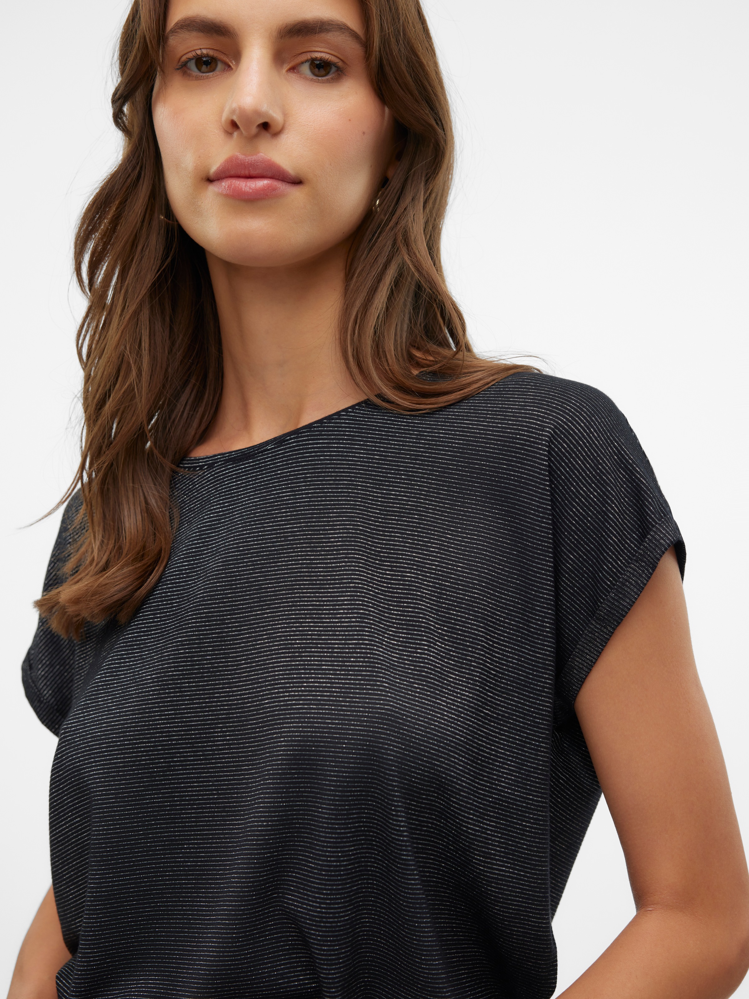 Thumbnail - Vero Moda Rundhalsshirt "VMLAVA PLAIN SS TOP LUREX STRIPE" Viskosemischung, loose fit