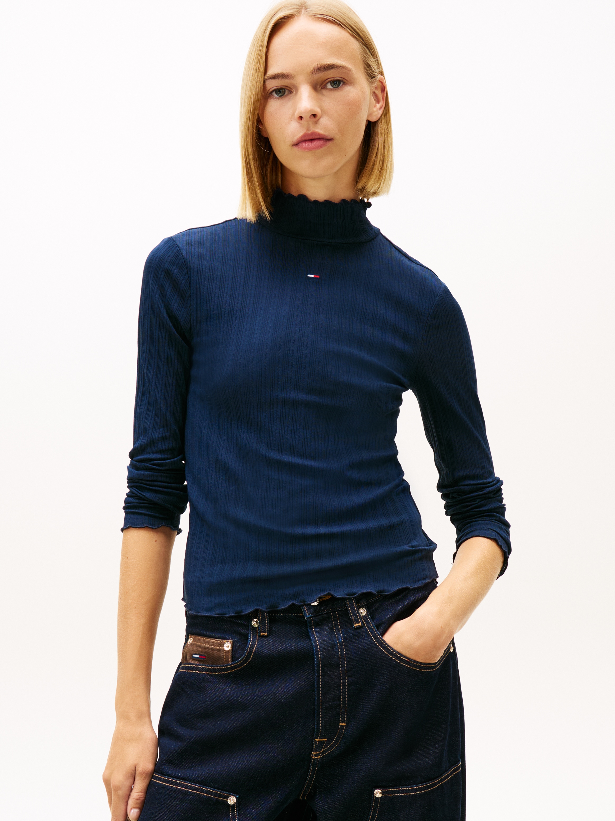 Tommy Jeans Langarmshirt "TJW SLIM RIB LETTUCE EDGE LS" in gerippter Struktur