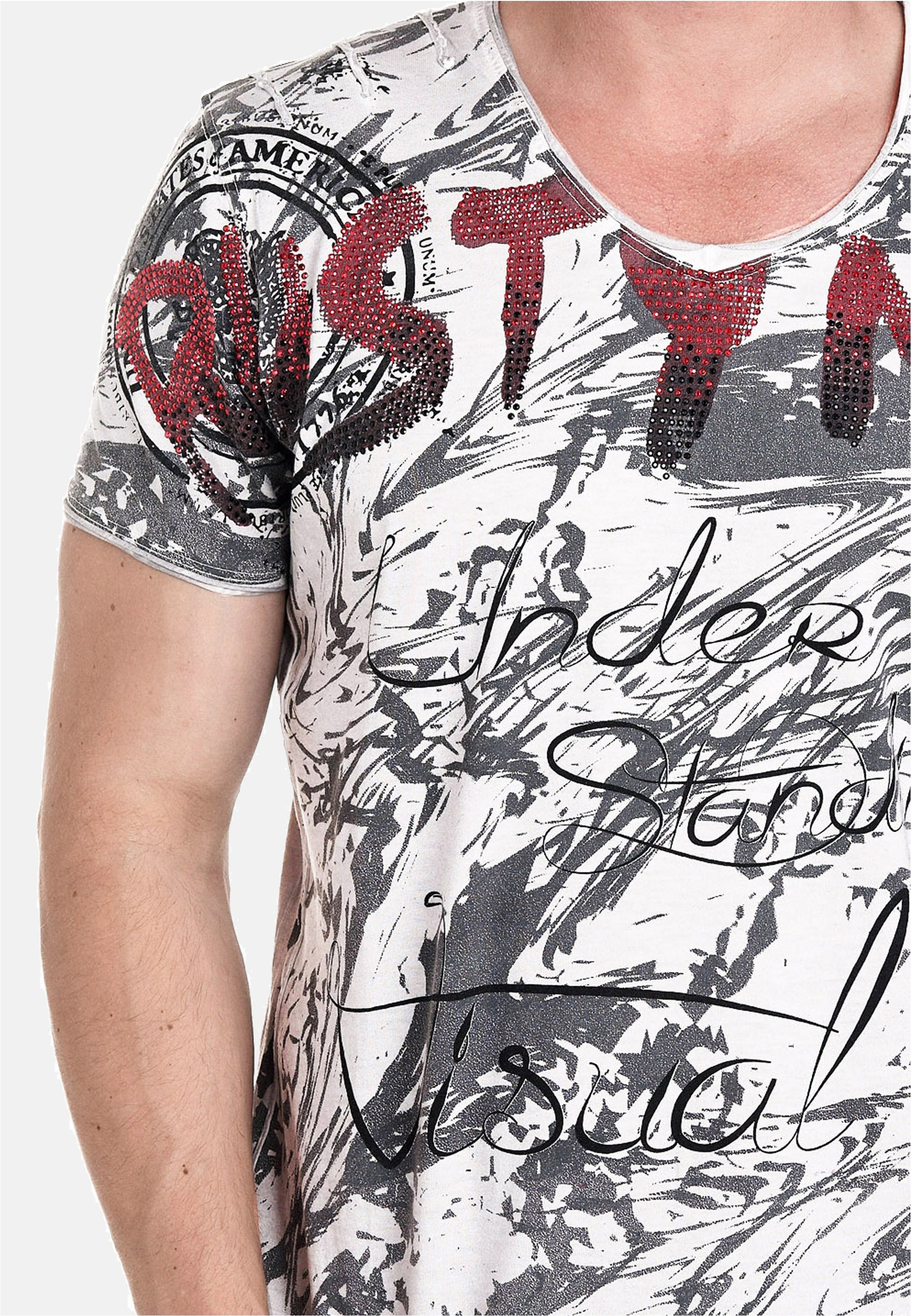 Rusty Neal mit aufwendigem Strass-Design