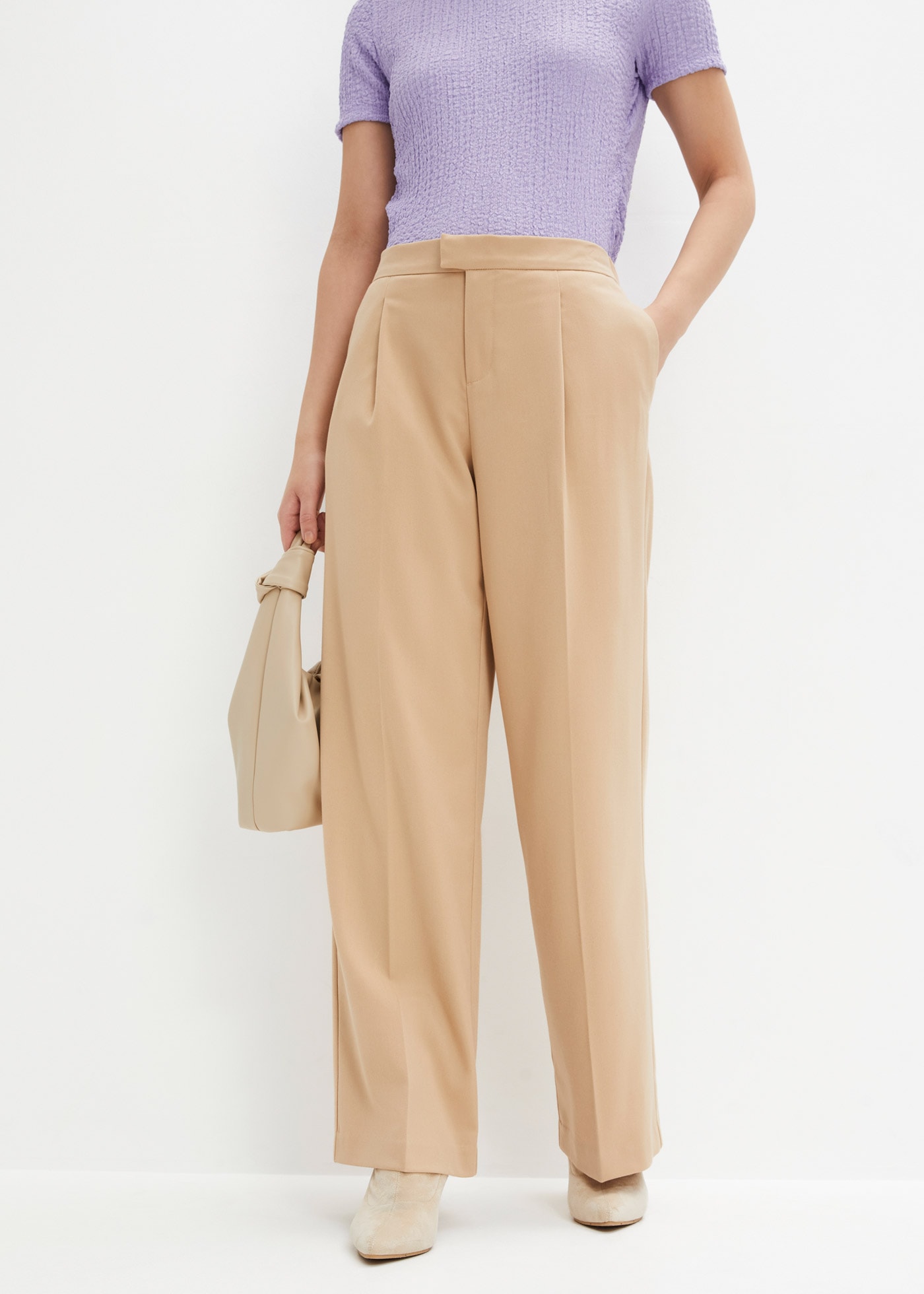bonprix Bundfaltenhose "Bundfaltenhose" aus Polyester, Viskose und Elasthan, Loose Fit, festlicher Stil