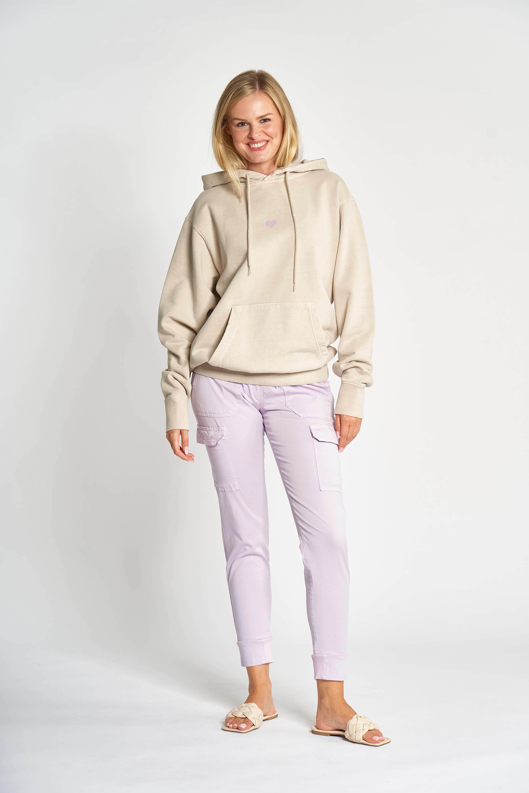 Zhrill Kapuzensweatshirt »ILLI«, mit Herz-Print und Kängurutasche