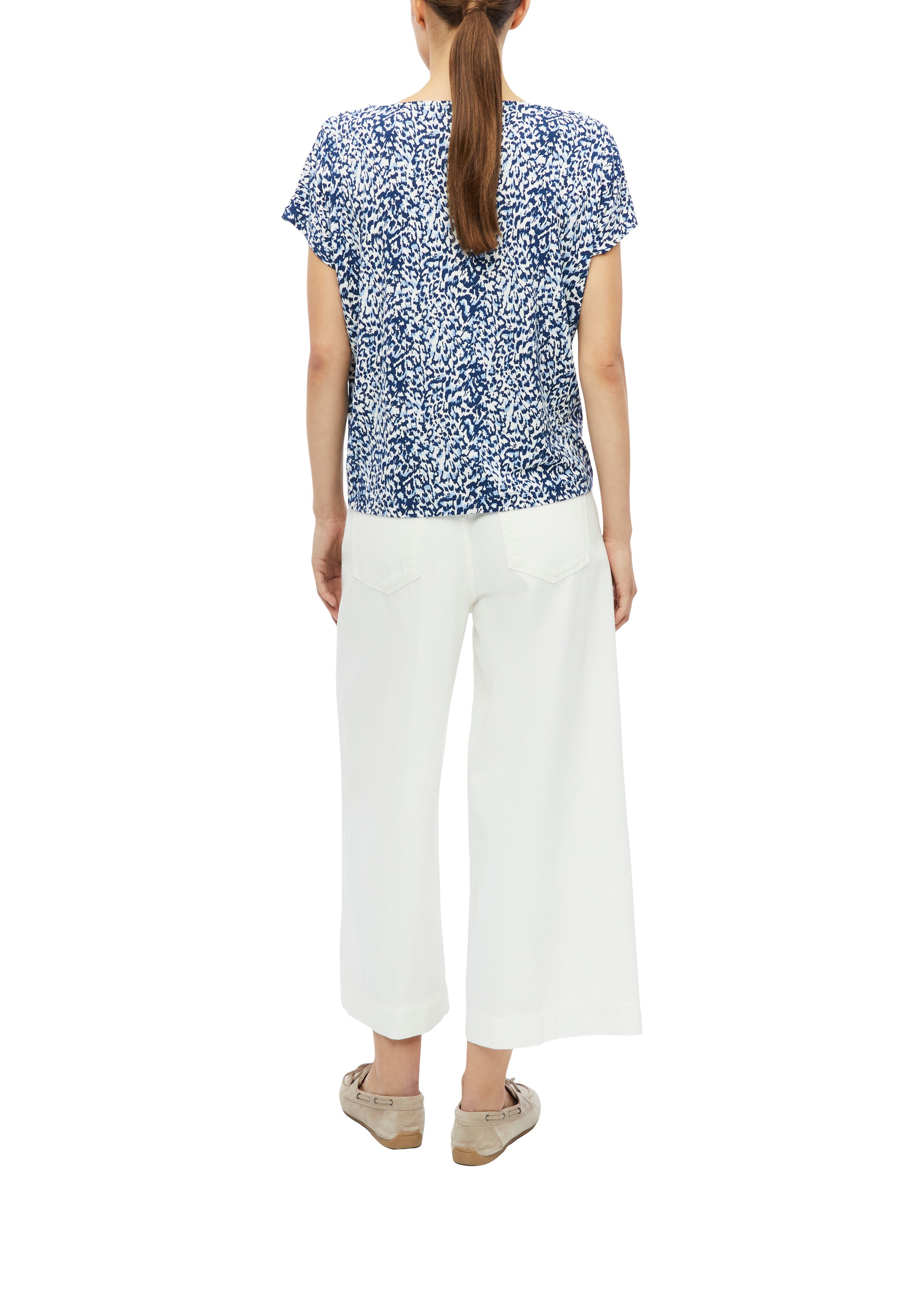 s.Oliver Kurzarmshirt Sommershirt mit grafischem Muster aus Viskose/Stretch