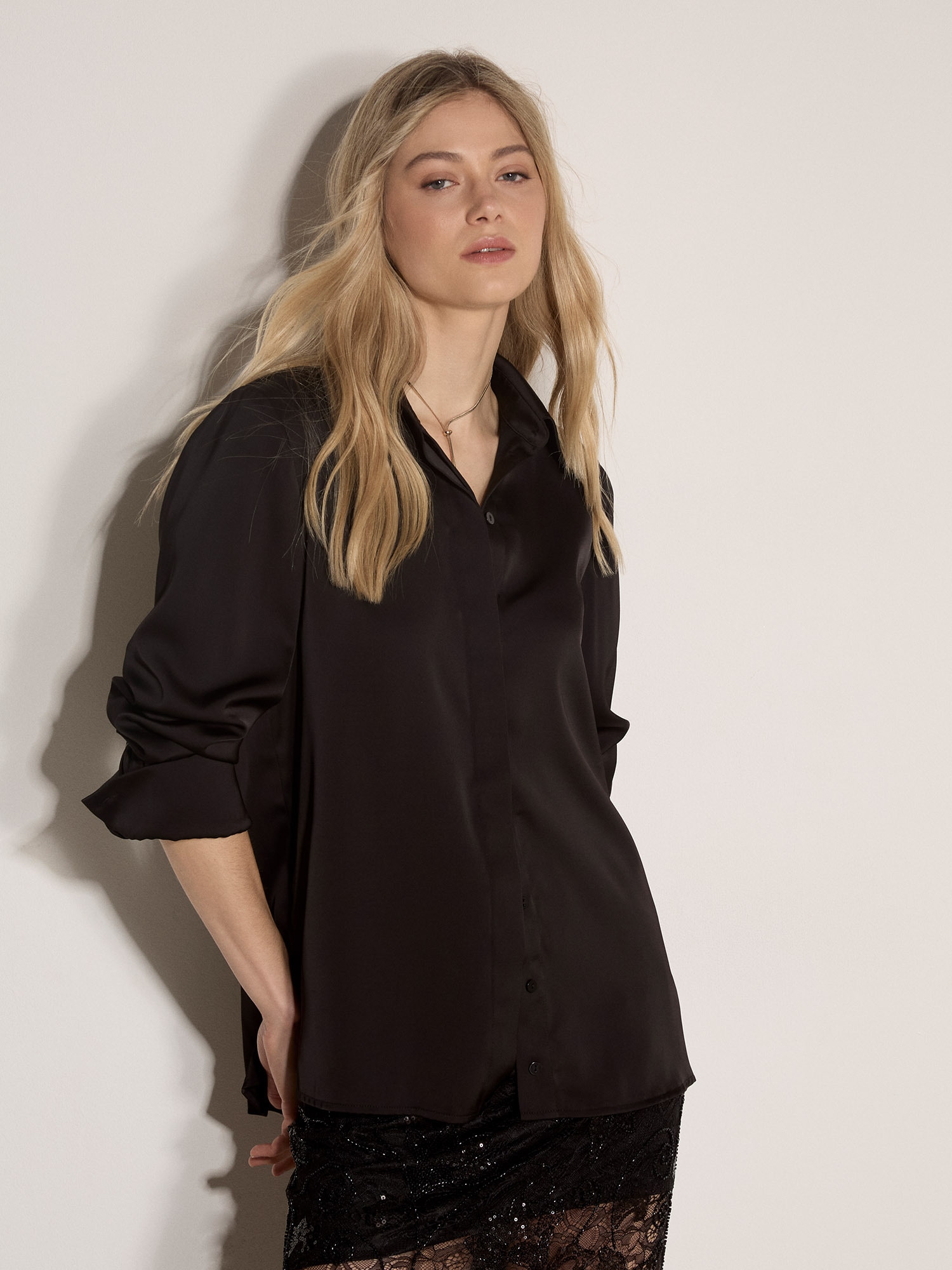 Apricot Klassische Bluse »Übergroßes Satinhemd« mit abgestuftem Saum