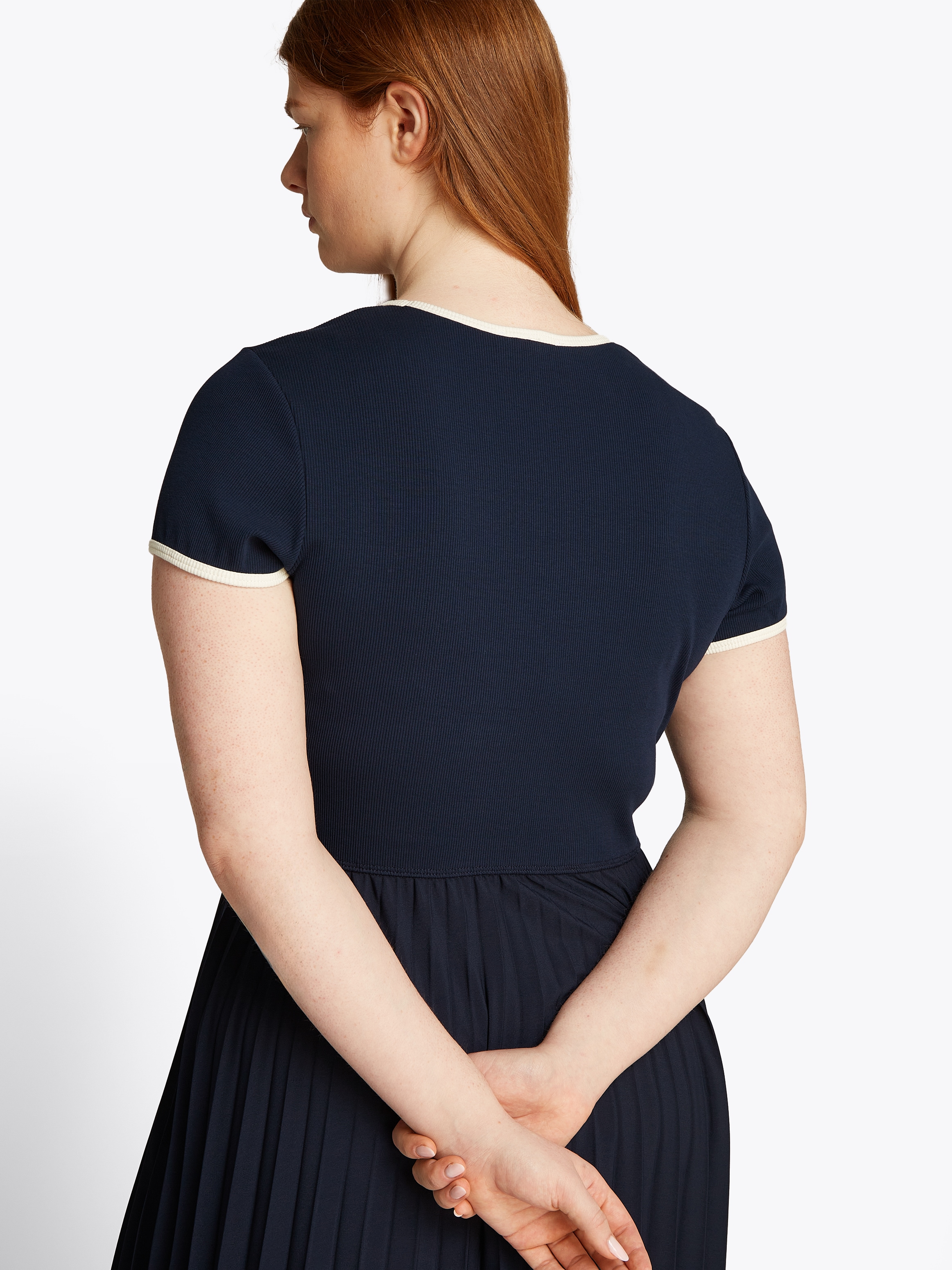 Tommy Hilfiger Curve Blusenkleid »CRV CONTRAST SOFT V-NK DRESS«, in Großen Größen, mit tiefem Rundausschnitt