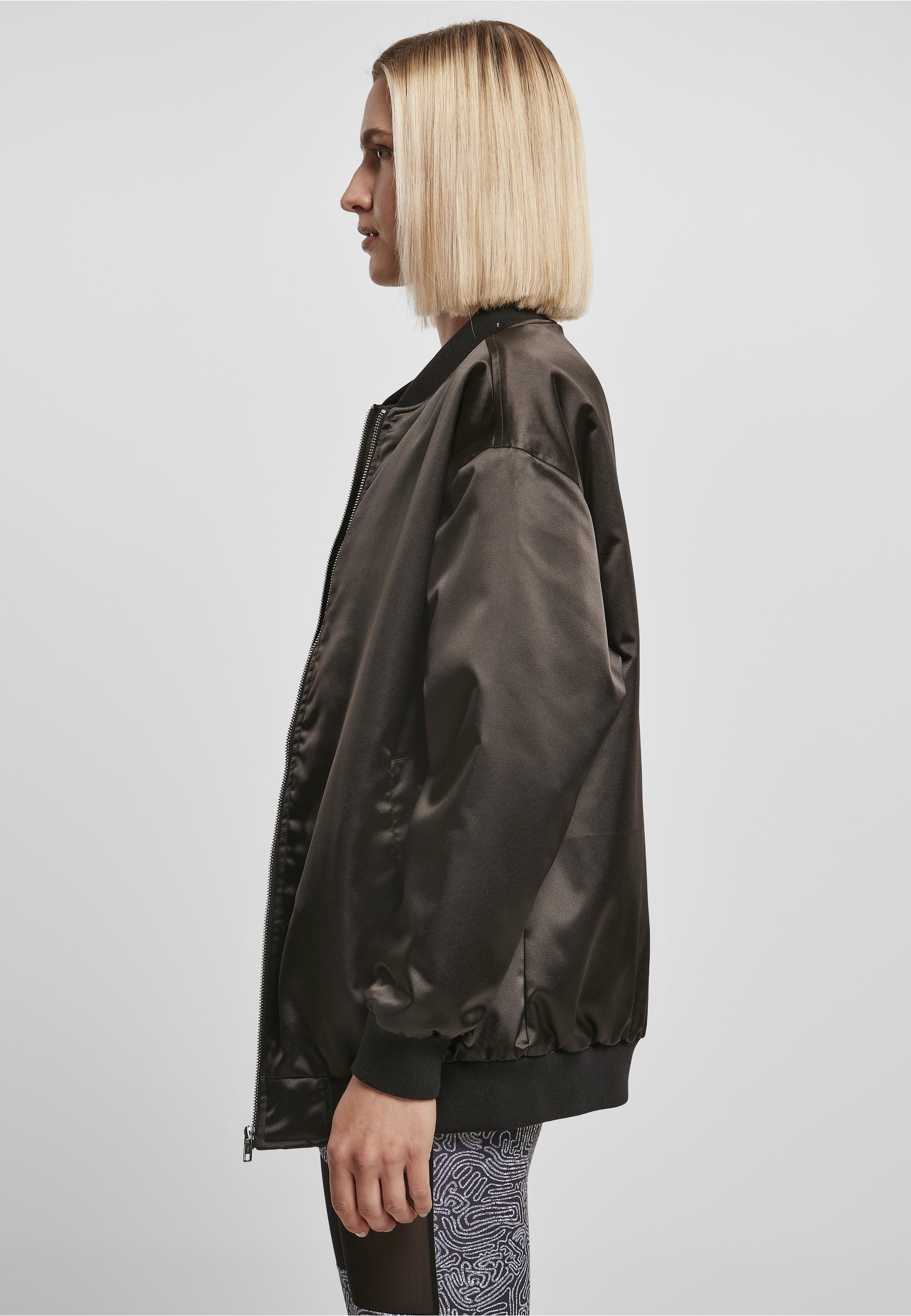 URBAN CLASSICS Anorak »Urban Classics Damen Ladies Oversized Satin Bomber Jacket« 1 Stk. tlg. ohne Kapuze
