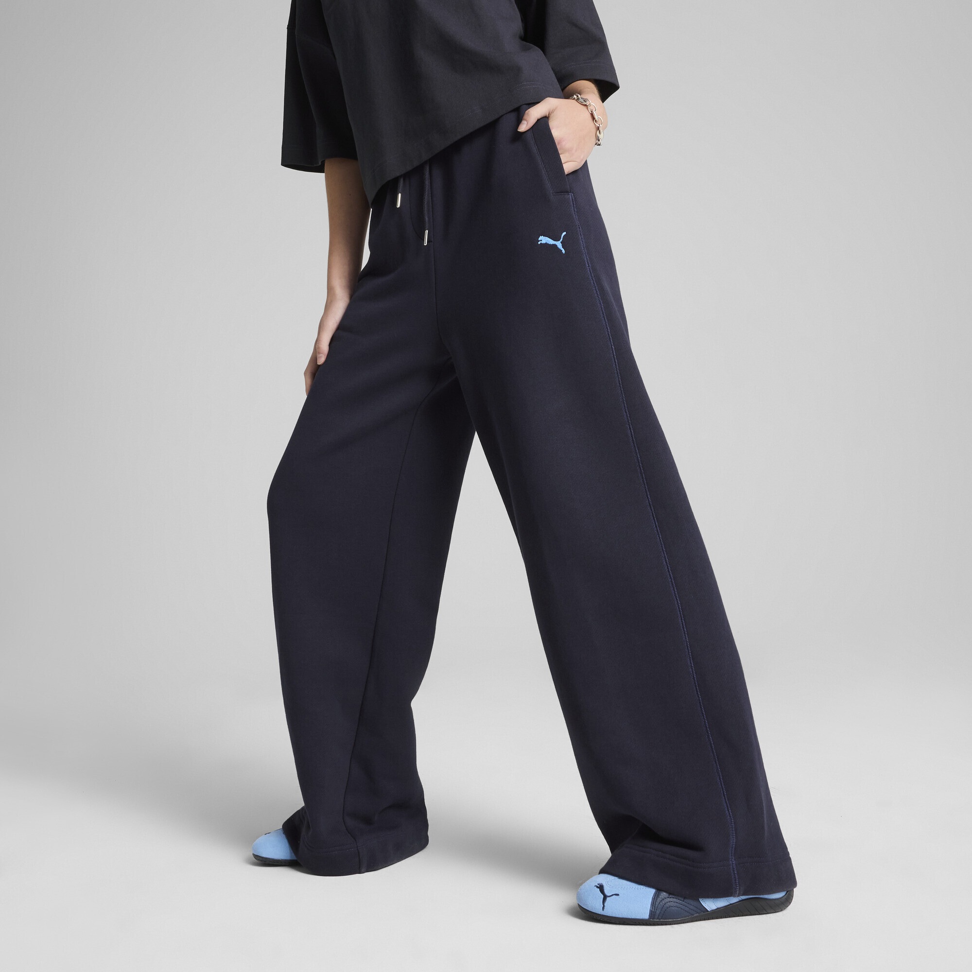 PUMA Sporthose »CLASSICS Relaxed Fit Jogginghose Damen«