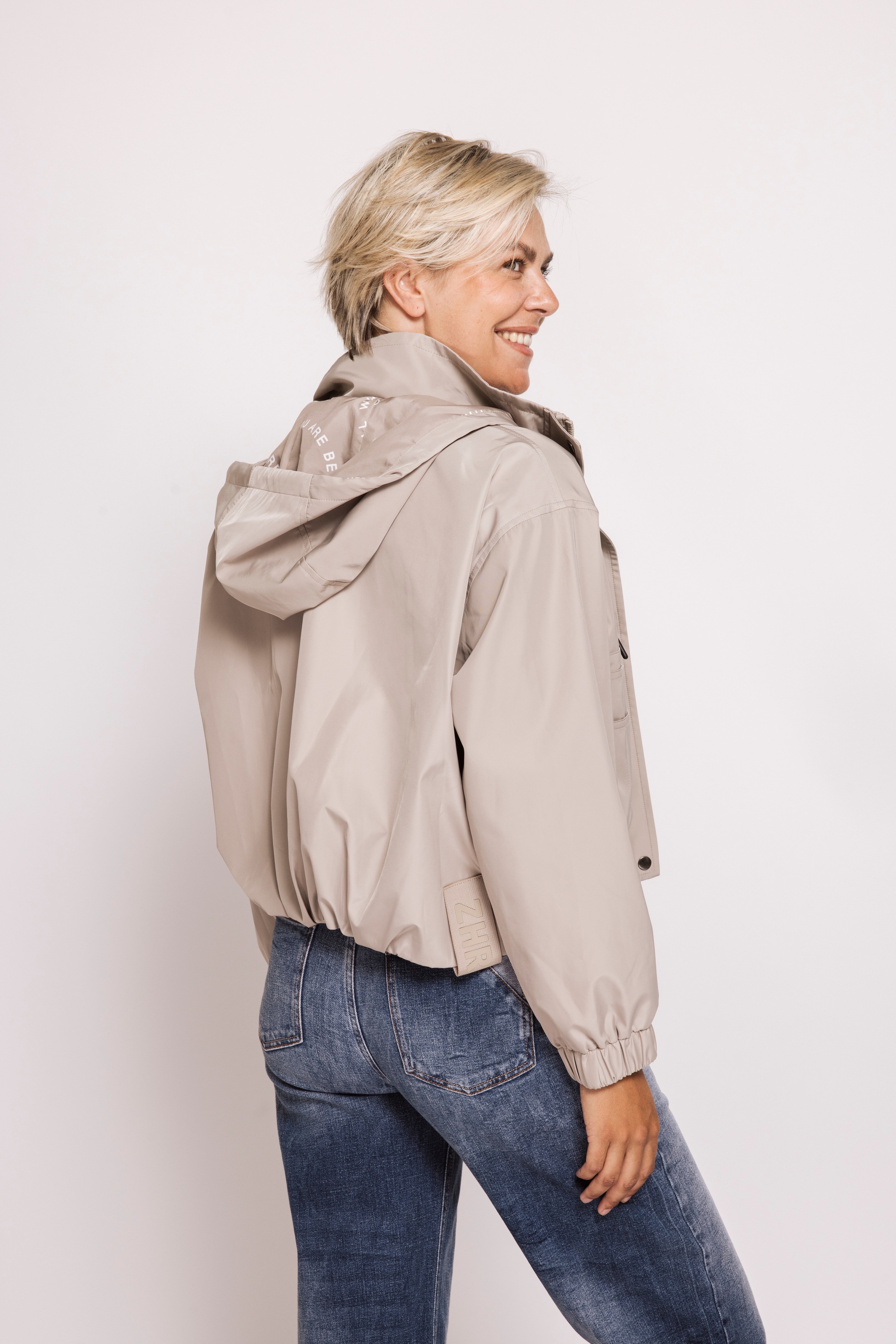 Zhrill Kurzjacke "ZHBIRA Kurzjacke" mit Kapuze mit Kapuze und Reißverschlus günstig online kaufen