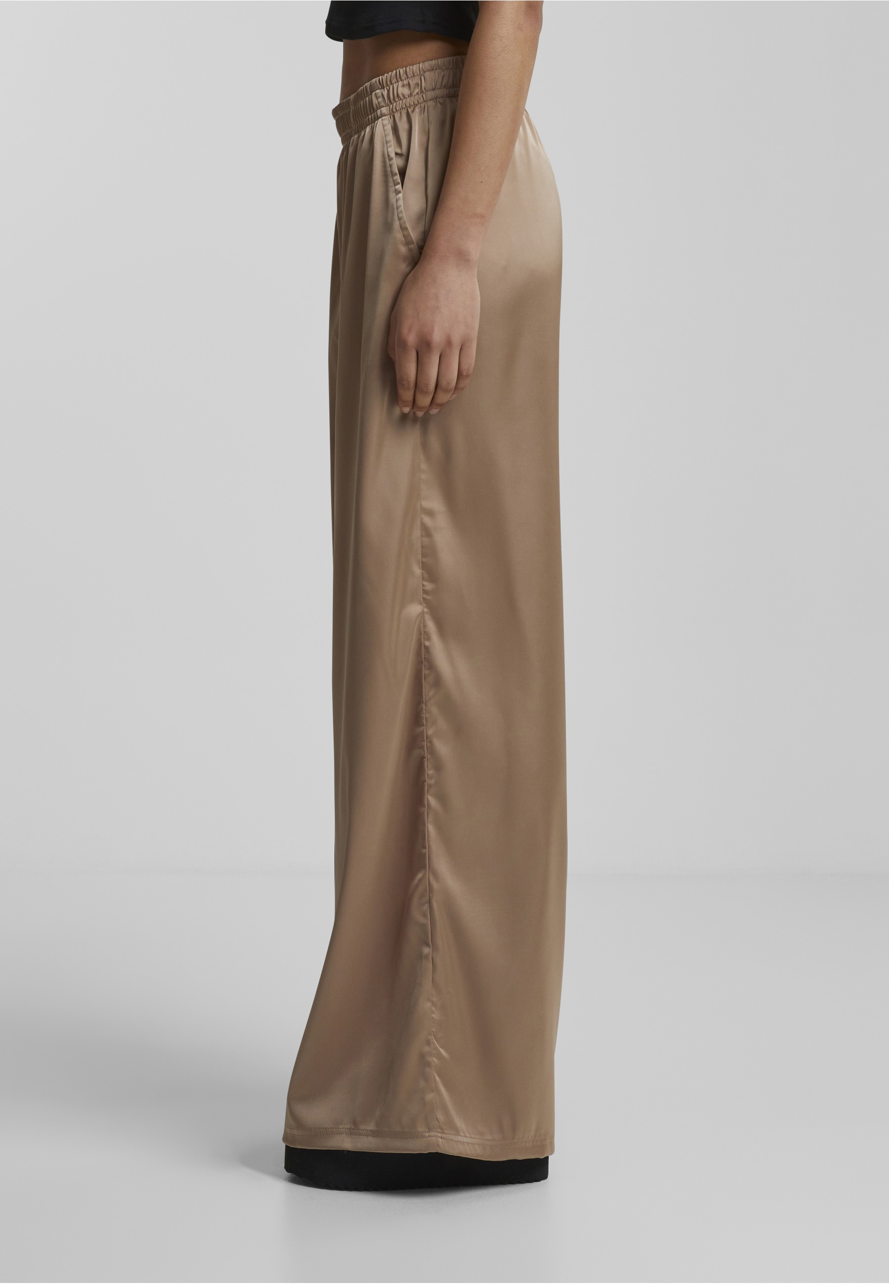 URBAN CLASSICS Stoffhose »Urban Classics Damen Ladies Satin Wide Leg Pants«