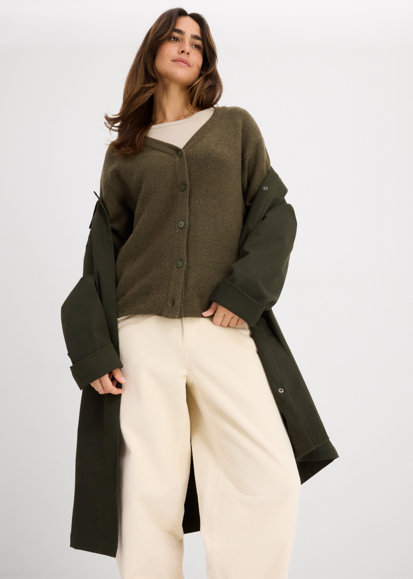 bonprix Strickjacke mit Knöpfen, bequeme Passform, im Casual-Stil