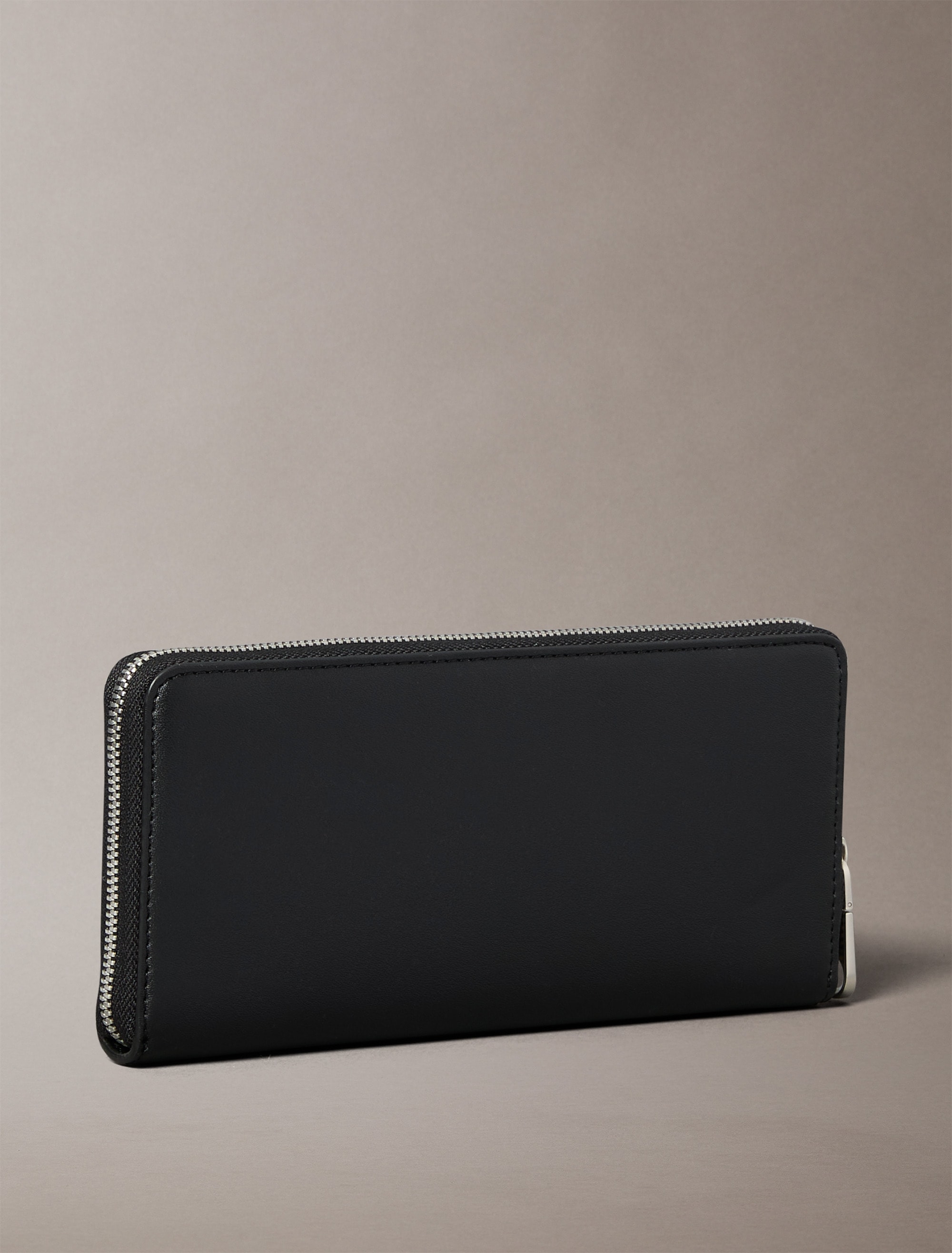 Calvin Klein Jeans Geldbörse »SCULPTED ZIP AROUND WALLET«, Geldbeutel, Portemonnaie Damen mit Reißverschluss-Münfach innen