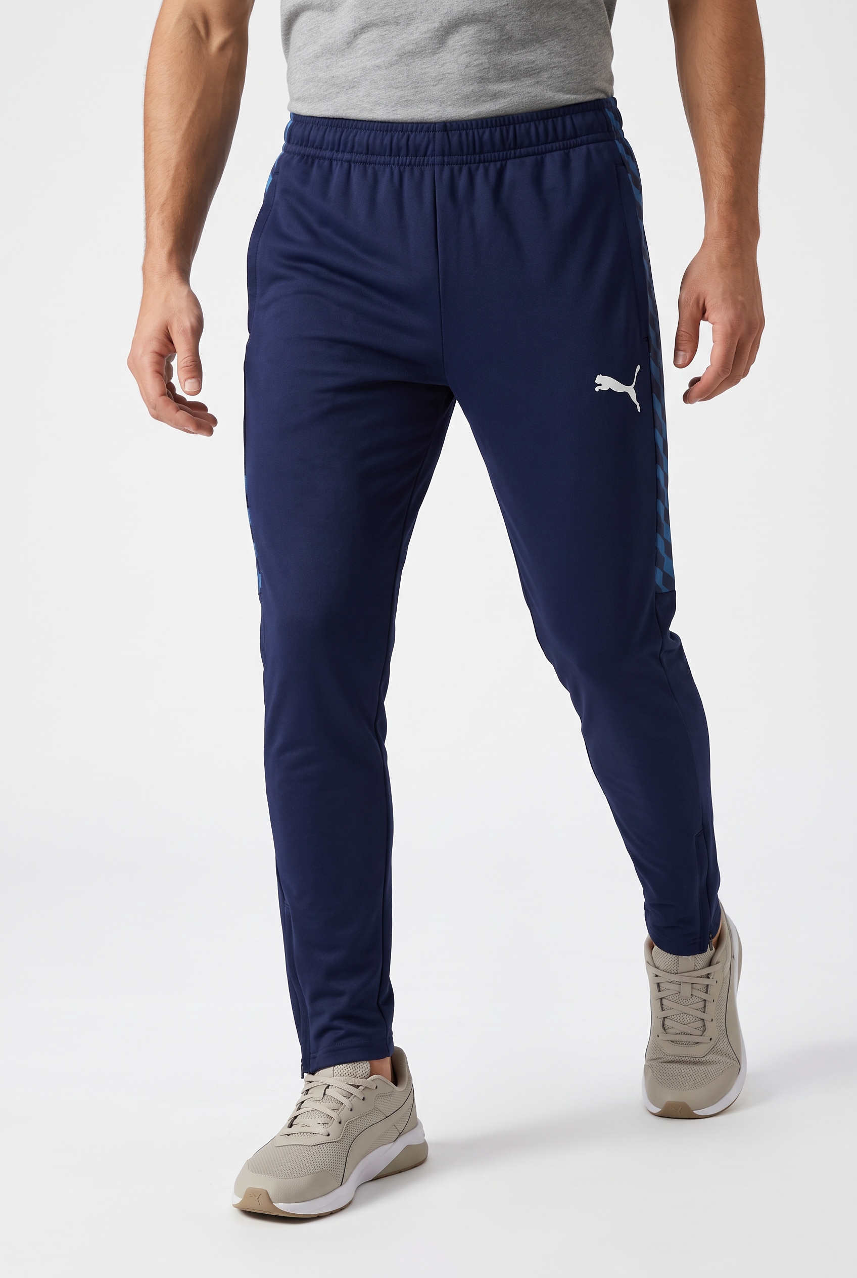PUMA Trainingshose »TEAMLIGA26 TRAINING PANTS«  atmungsaktives Material, mit DryCELL Technologie, Slim Fit Passform