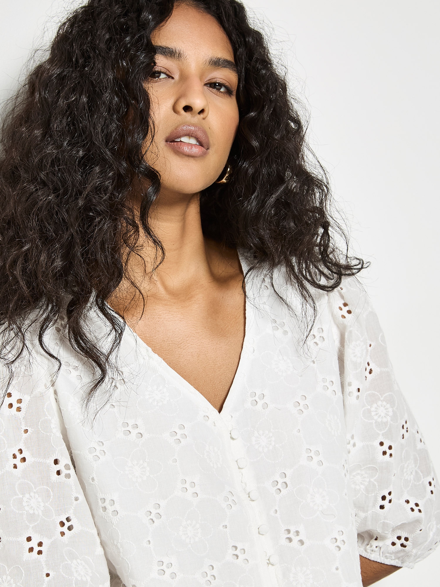Apricot Klassische Bluse »Top mit Gänseblümchen-Broderie-Anglaise-Knöpfen« Stickerei