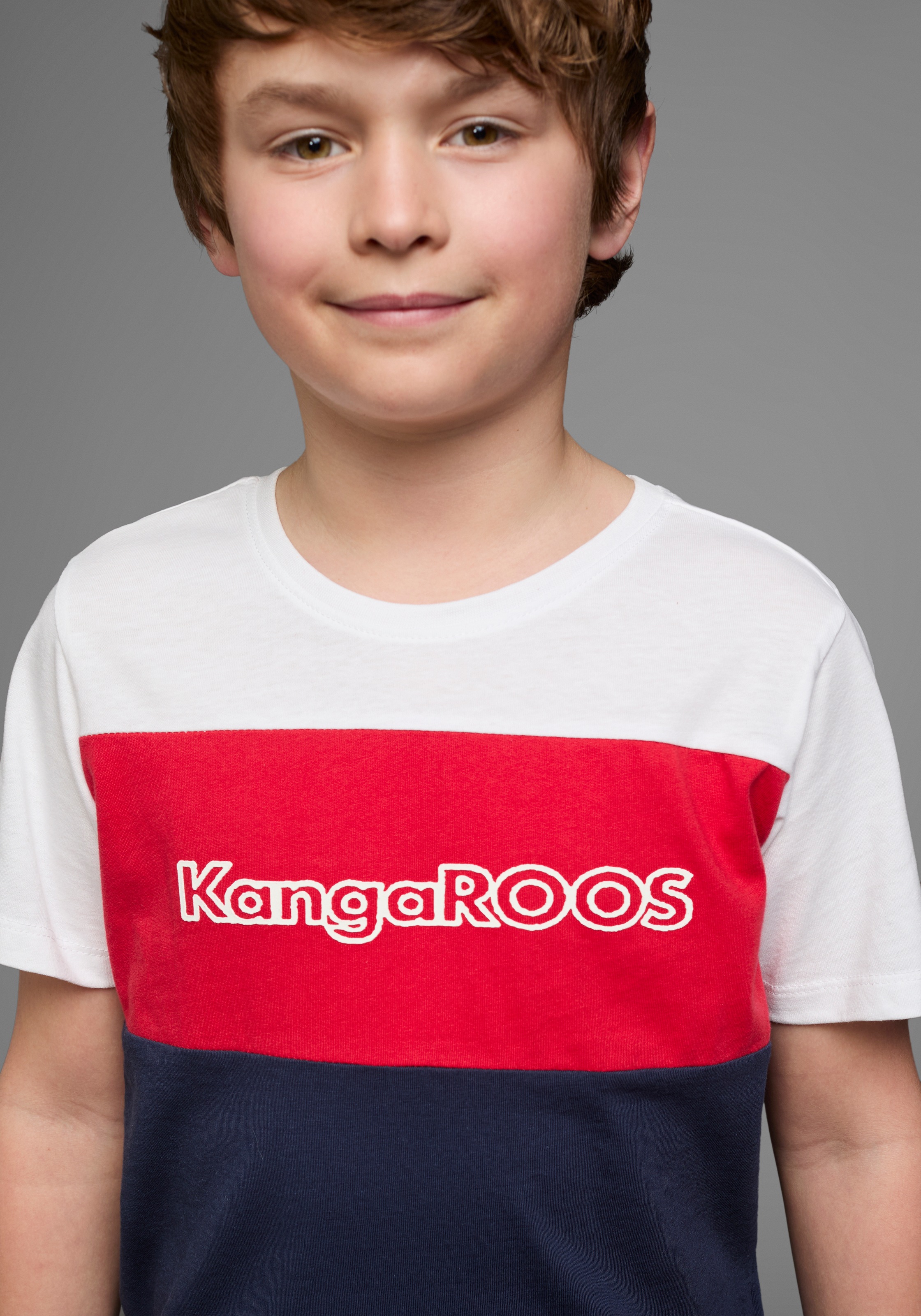 Thumbnail - KangaROOS T-Shirt "in Colorblockdesign" Kurzarm, Basic-Passform, bedruckt und mehrfarbig