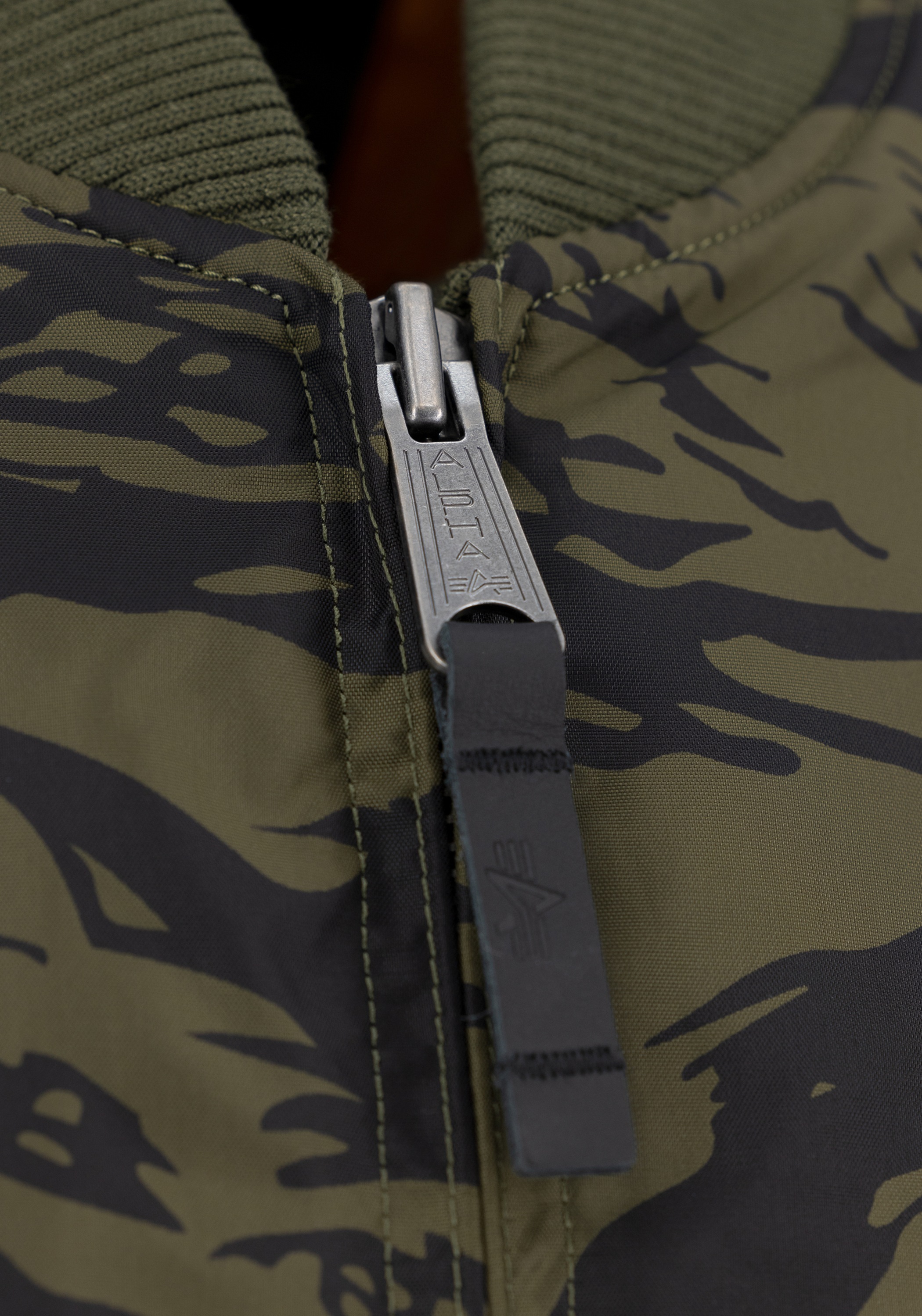 Alpha Industries Bomberjacke »Alpha Industries Men - Bomber Jackets MA-1 TT Two Tone Camo«