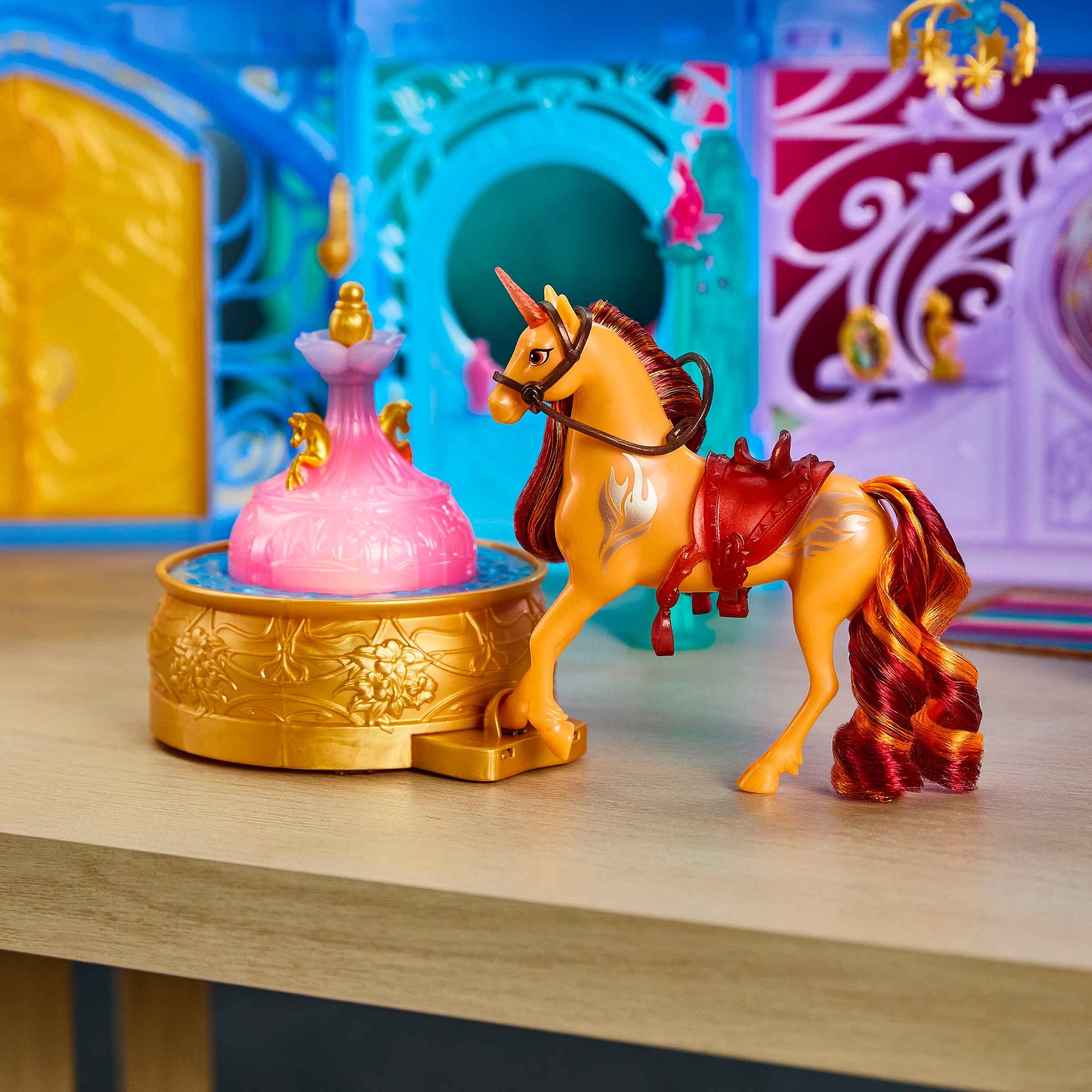 Spin Master Anziehpuppe »Unicorn Academy - Stall Starglow Fountain & Stable«, mit Licht und Sound