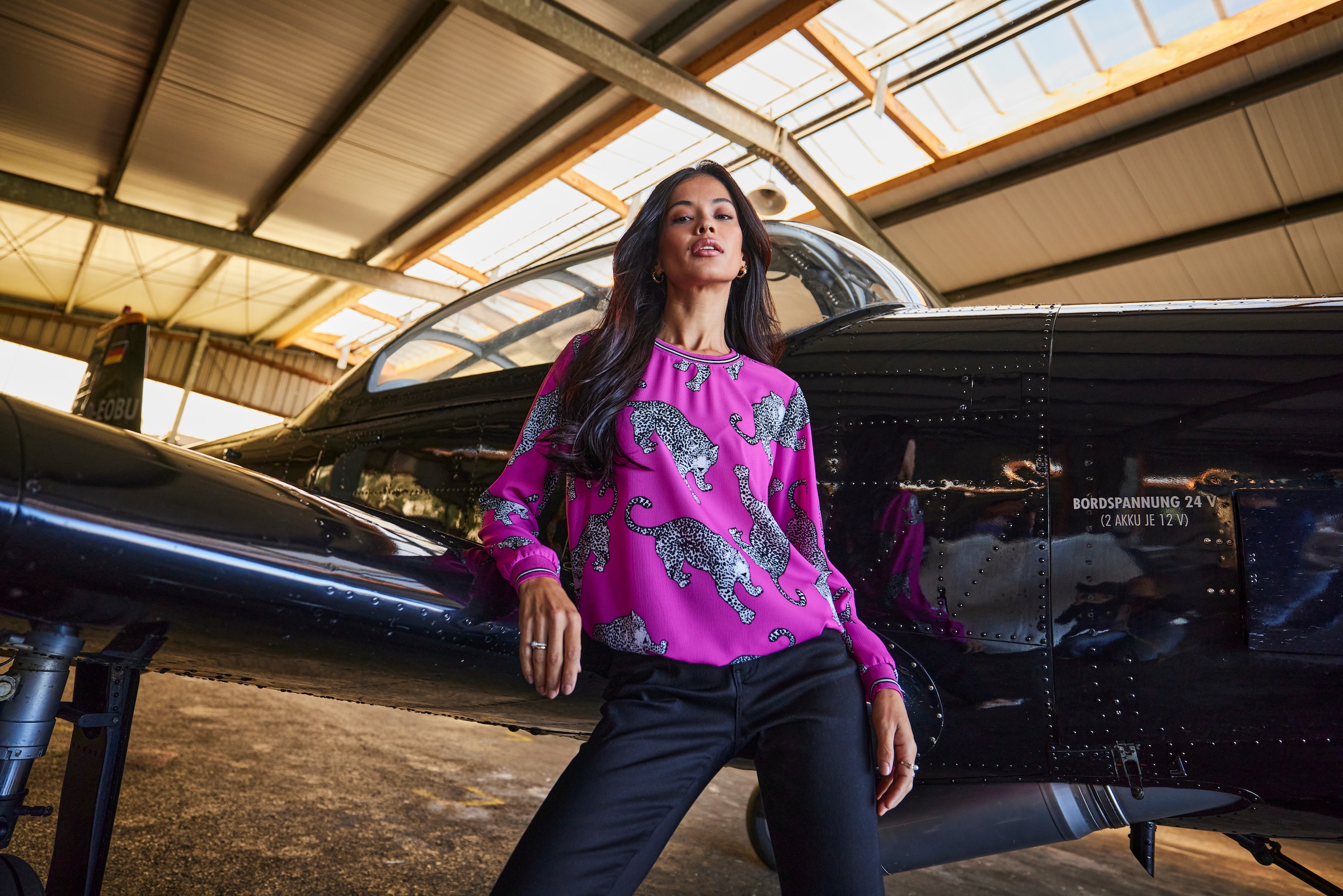 Aniston SELECTED Shirtbluse mit gestreiften Bündchen und Lepoarden-Druck allover - NEUE KOLLEKTION