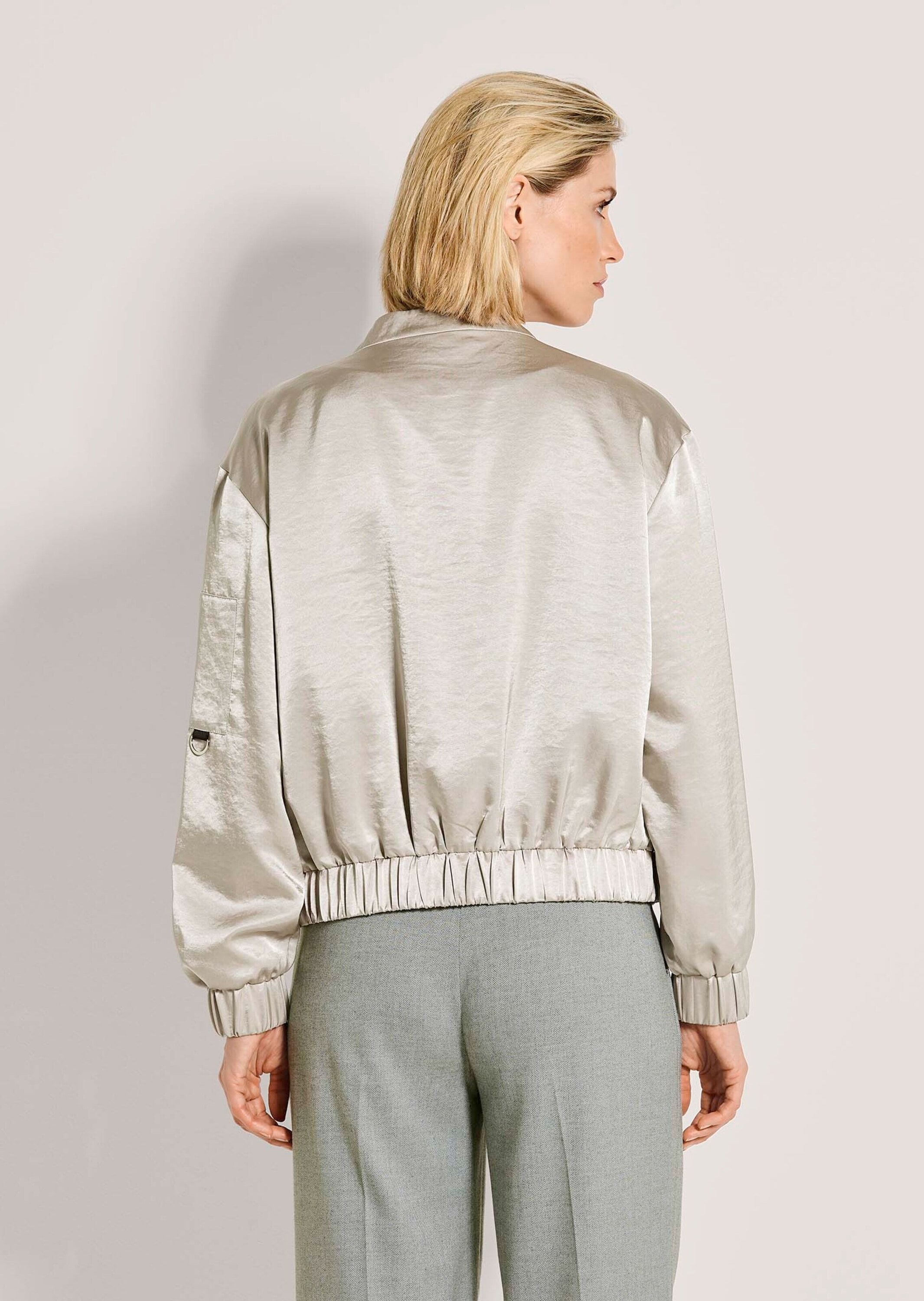 MADELEINE Kurzjacke »Blouson Elegante Glanzjacke mit Stehbund« leicht schimmernde Ware