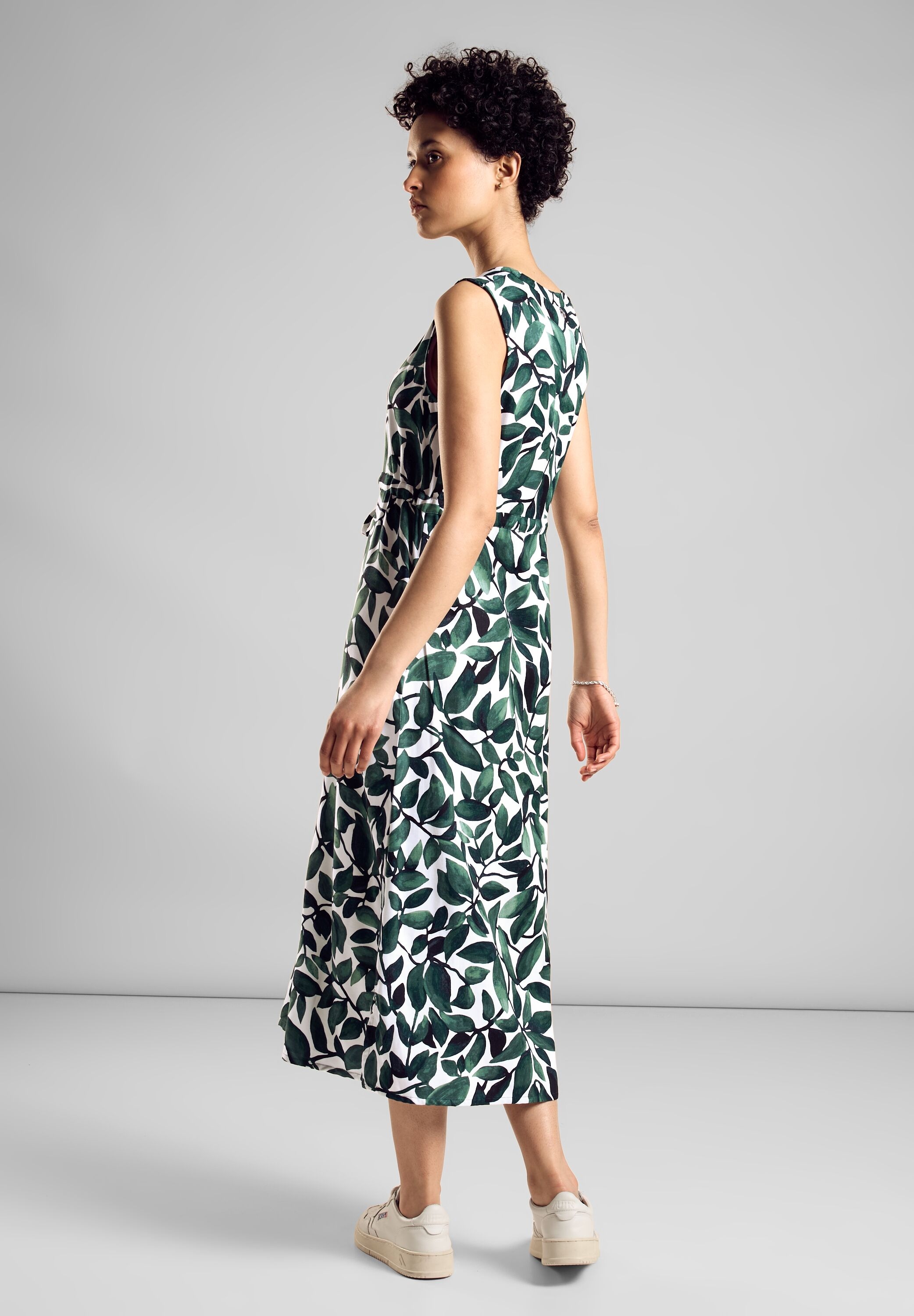 STREET ONE Midikleid, mit Blumen-Print und ärmellos günstig online kaufen