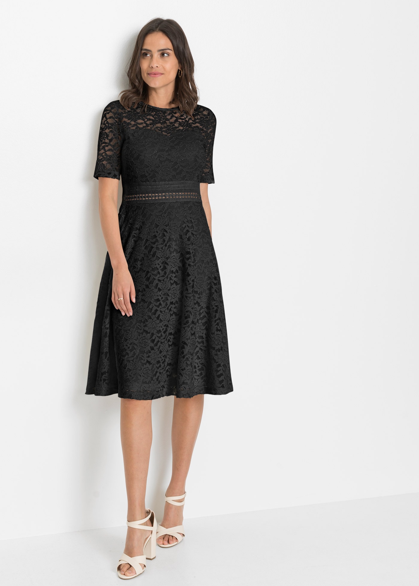 bonprix Spitzenkleid festlicher Stil, mit kurzem Arm, ausgestellte Passform