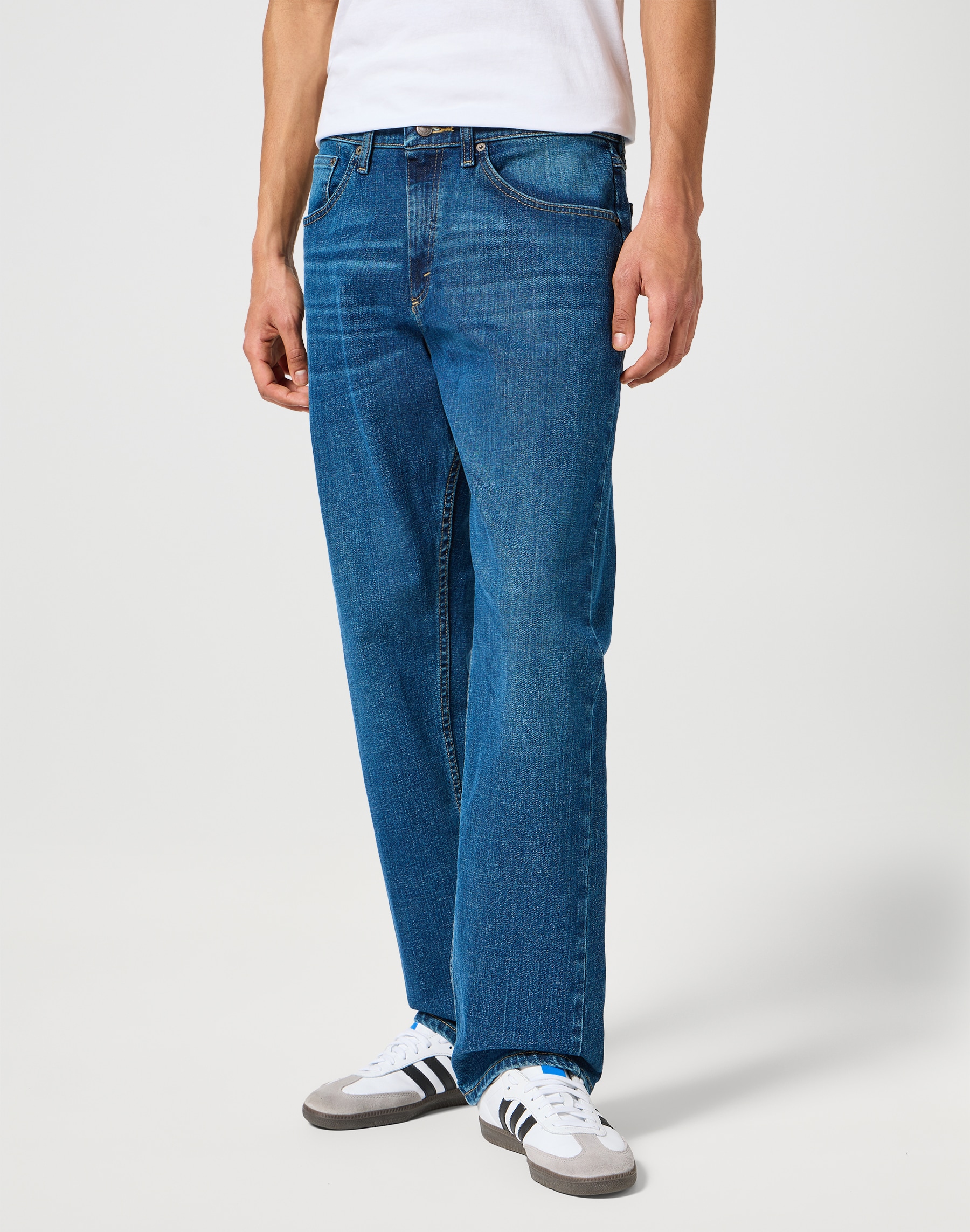 Wrangler Relax-fit-Jeans "Foundation" mit normaler Leibhöhe