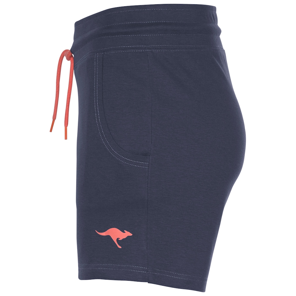 KangaROOS Sweatshorts, mit kontrastfarbener Kordel und kleinem Label-Print