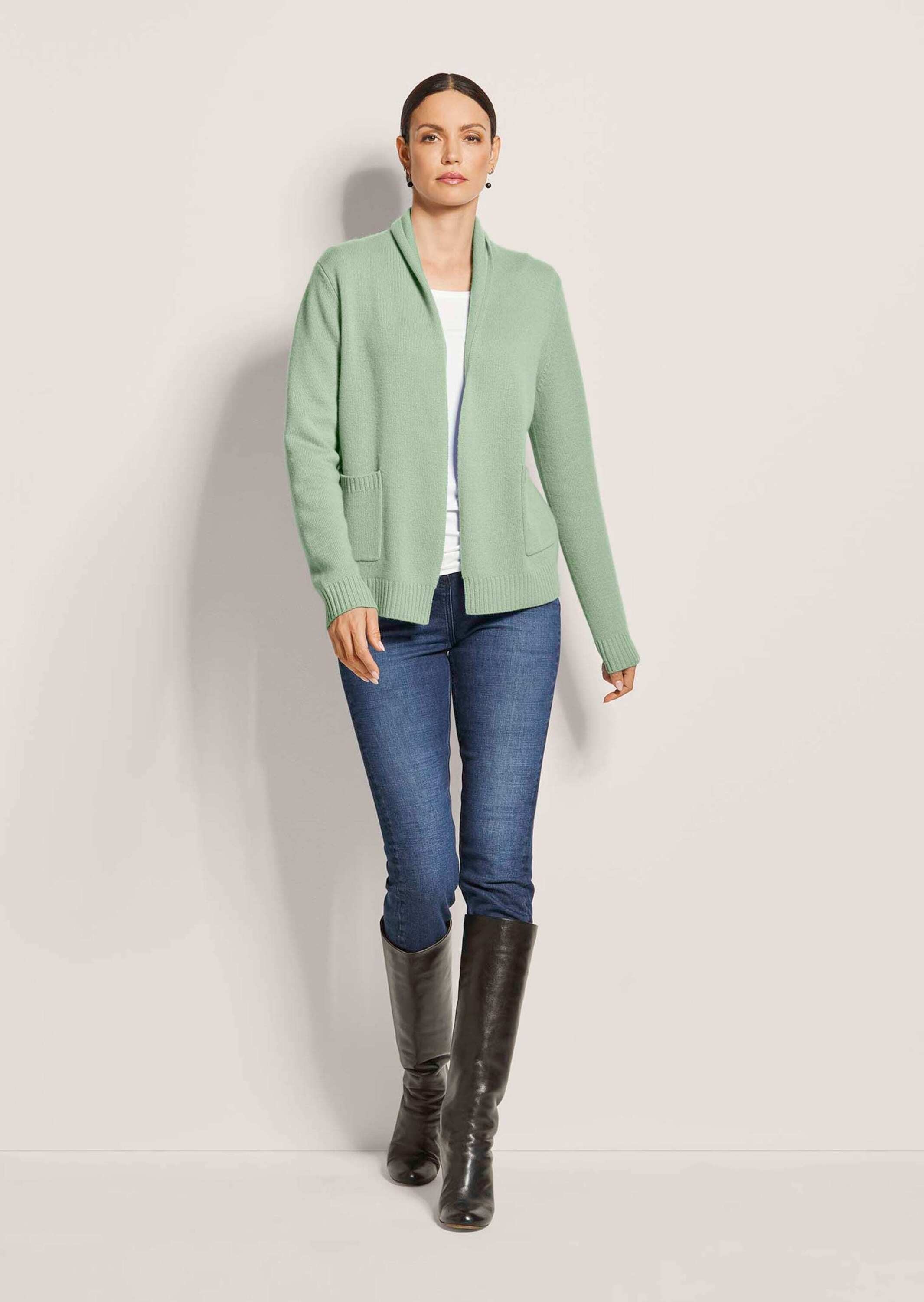 MADELEINE Strickjacke "Strickjacke Verkürzte Schurwolljacke mit Stehkragen" günstig online kaufen