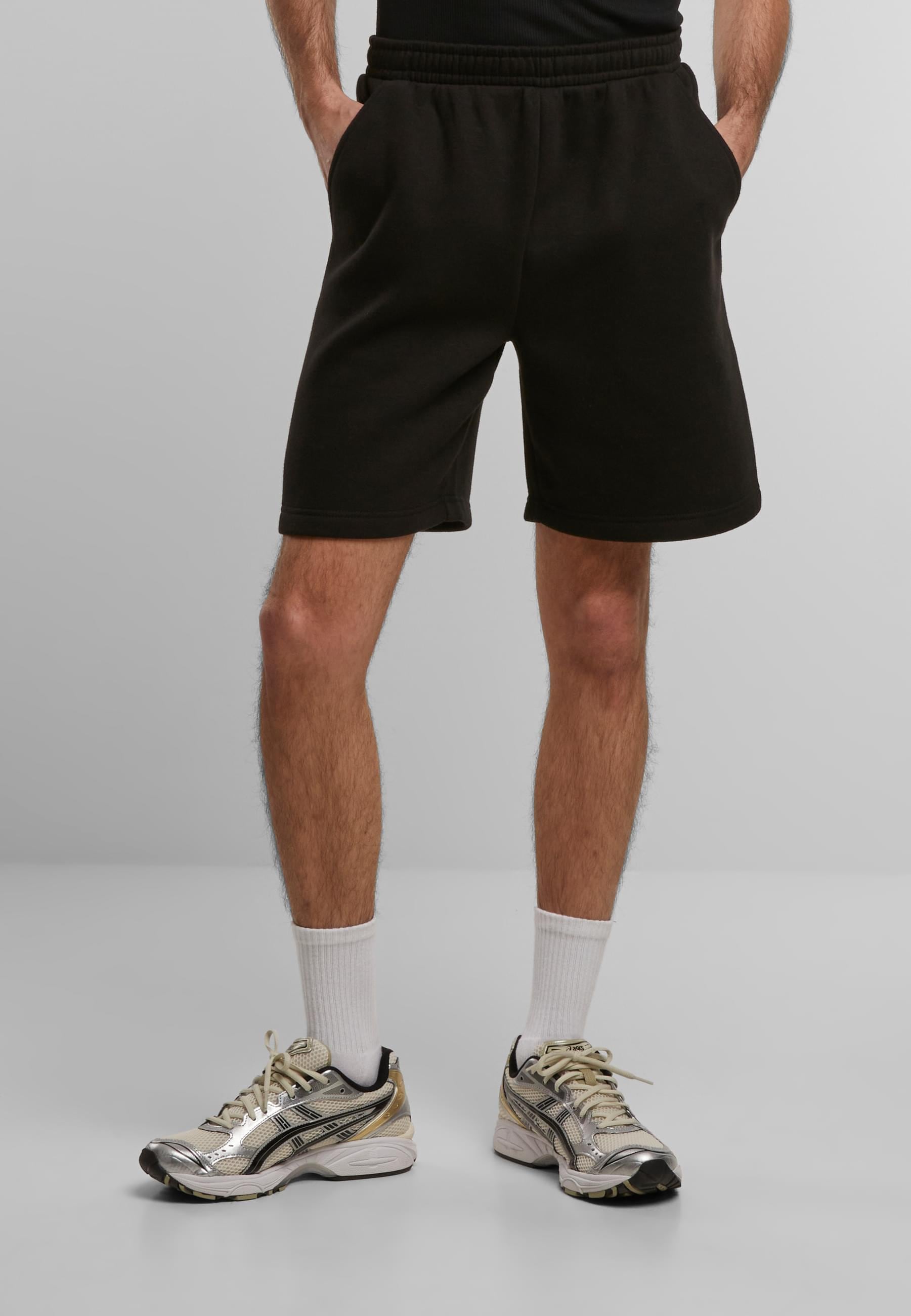 URBAN CLASSICS Sweatshorts »Urban Classics Basic Essential Sweatshorts«, (1 tlg.)