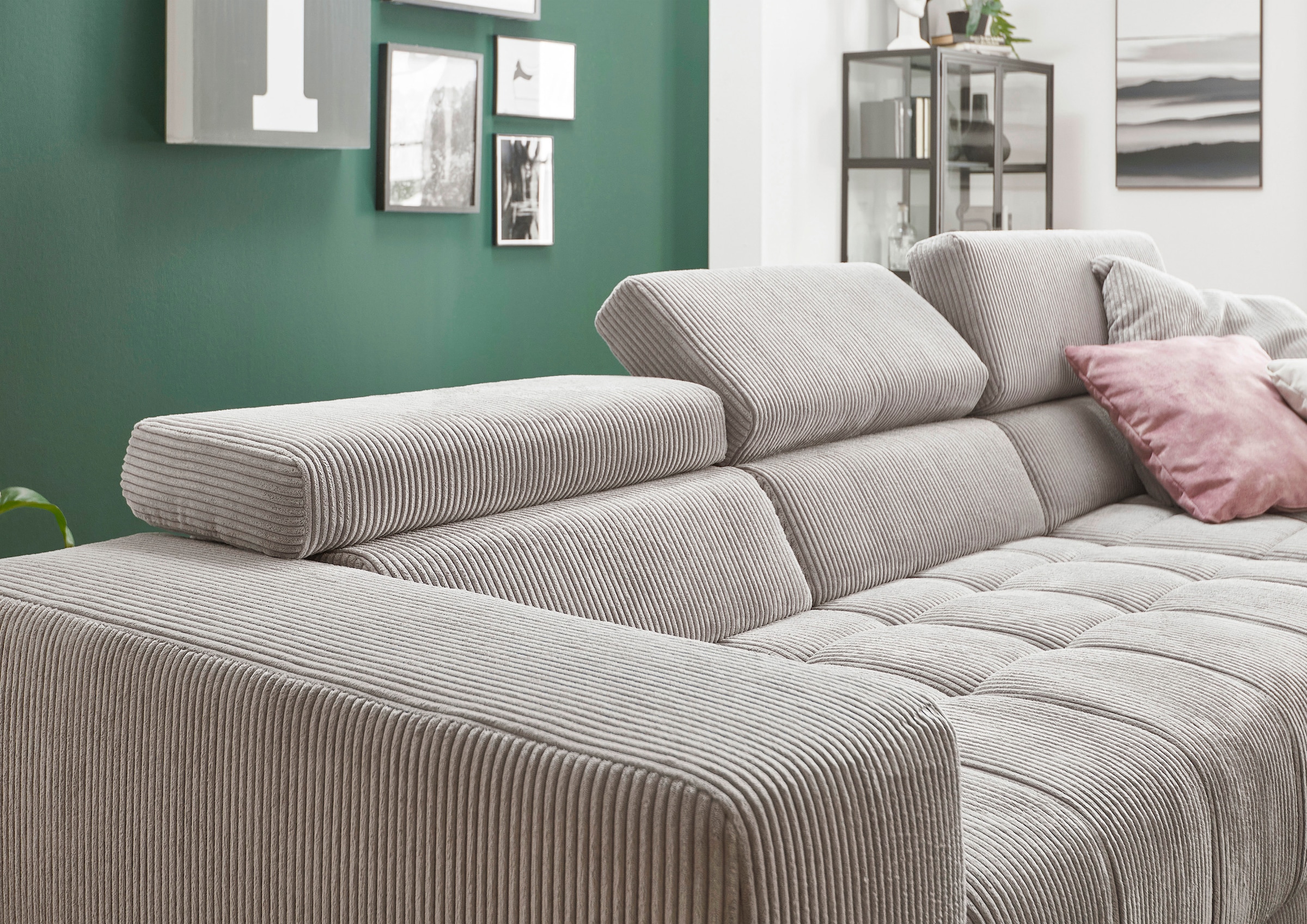 Die PlanBar Ecksofa »MP-IN15053 L-Form schmaler Schenkel«, mit Kopfteilverstellung, wahlweise mit manueller Vorziehbank