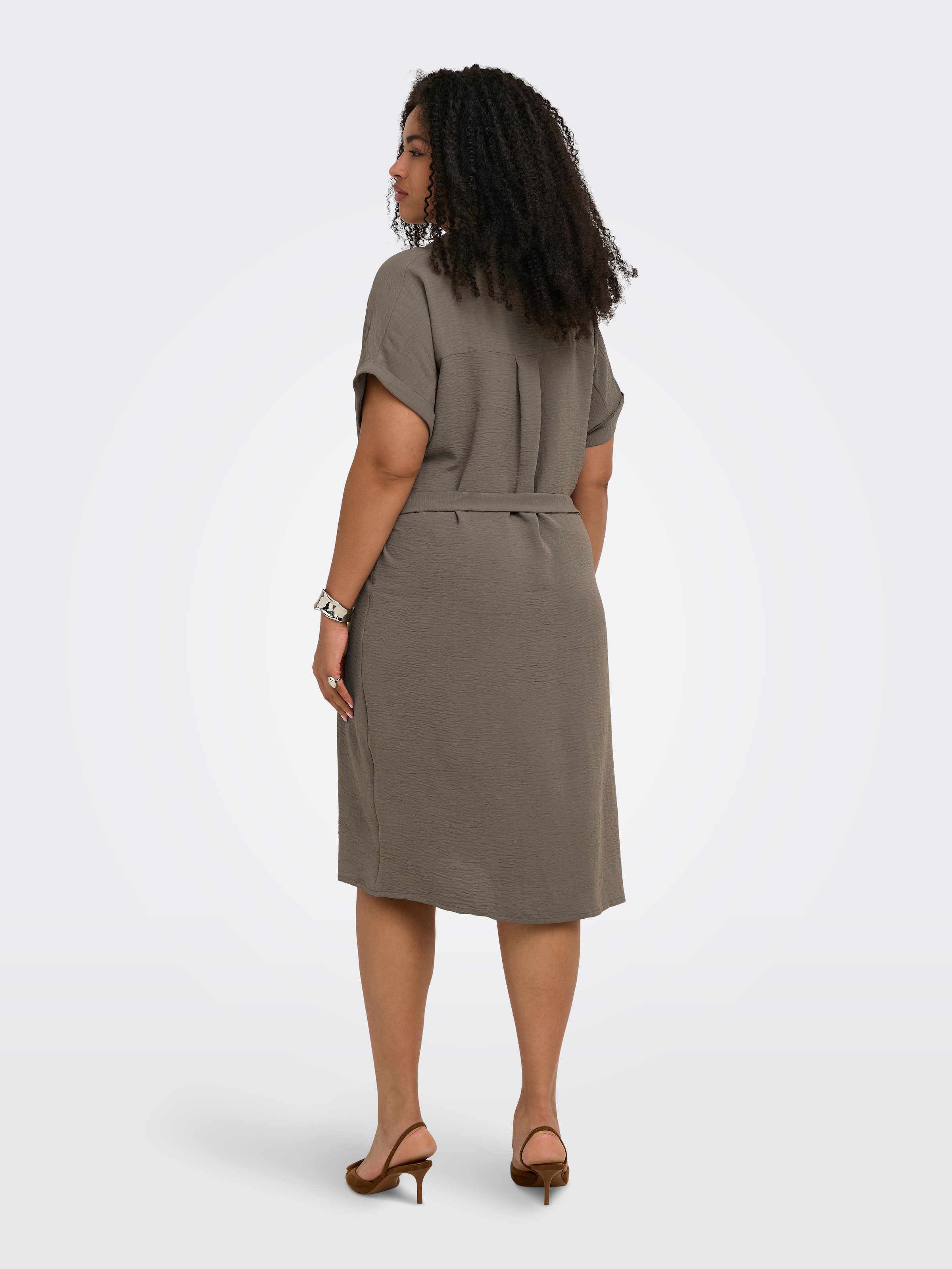 ONLY CARMAKOMA Hemdblusenkleid »CARMETTA S/S V-NECK SH DRESS WVN NOOS« Brusttasche Sommerkleid mit Kurzarm, Taillen-Bindegürtel, normaler Fit