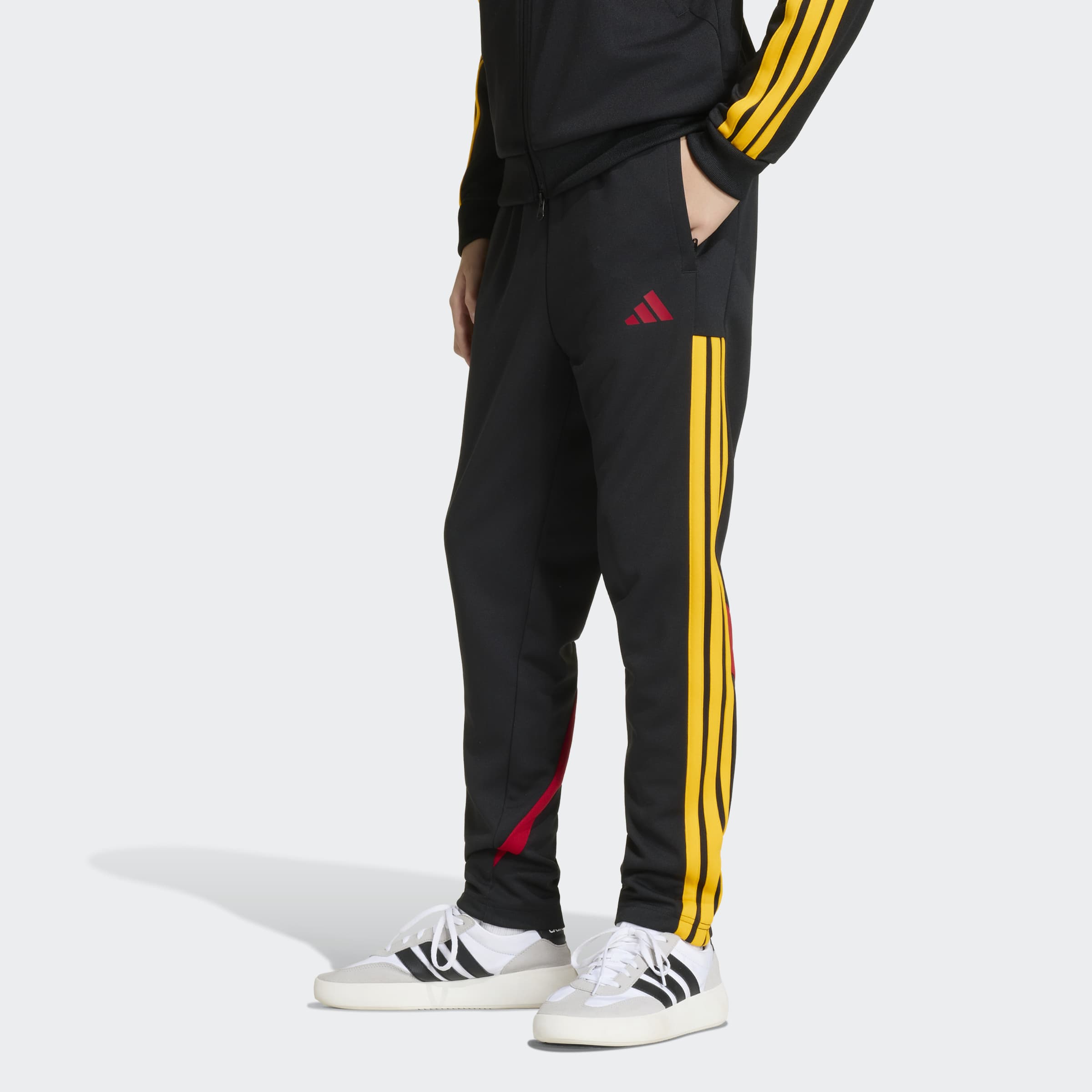 adidas Sportswear Sporthose "J HOT PANT" mit normal-weiter Passform, ohne Verschluss