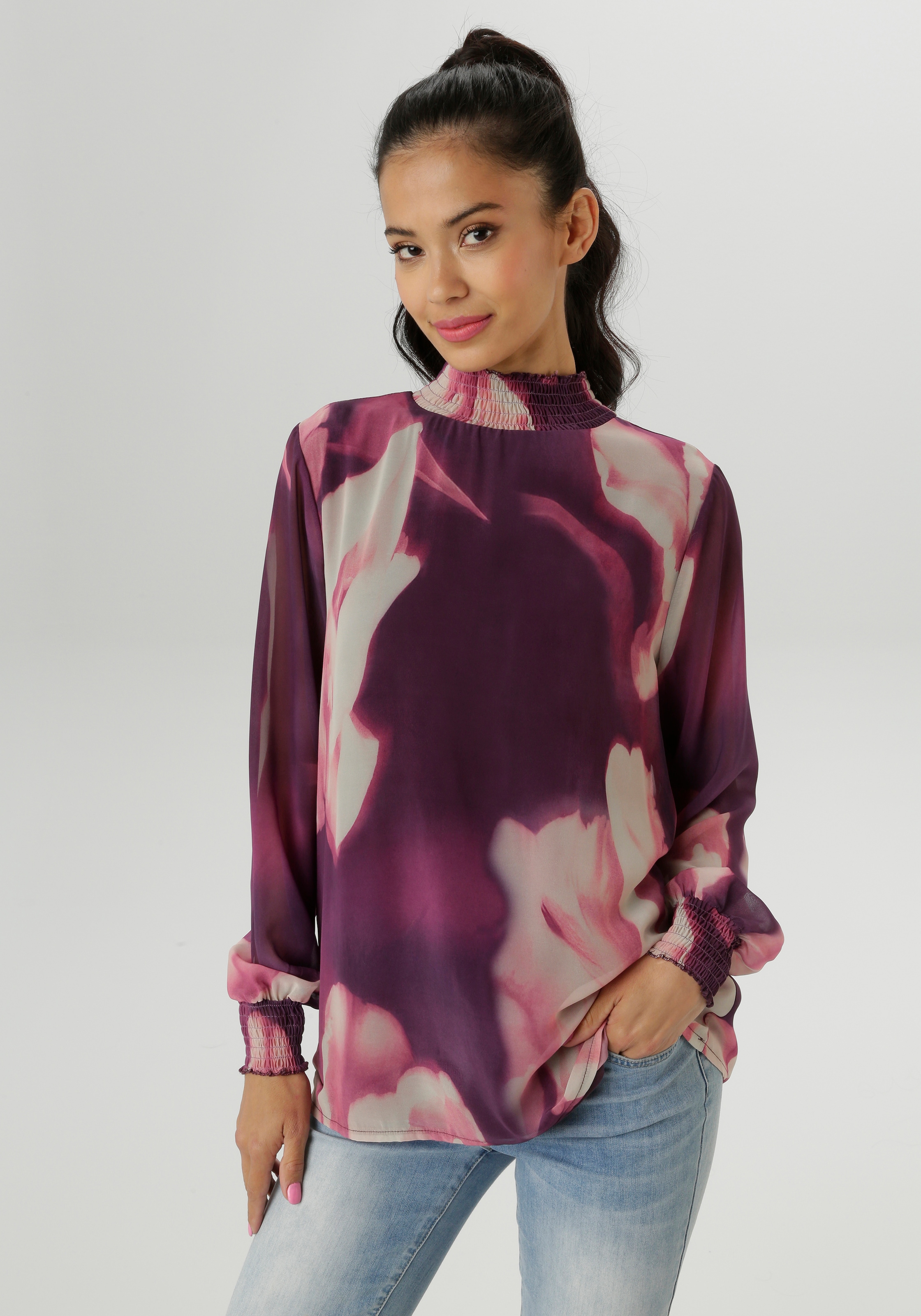 Aniston SELECTED Chiffonbluse mit modernen, fantasievollen Batik-Blütendruc günstig online kaufen
