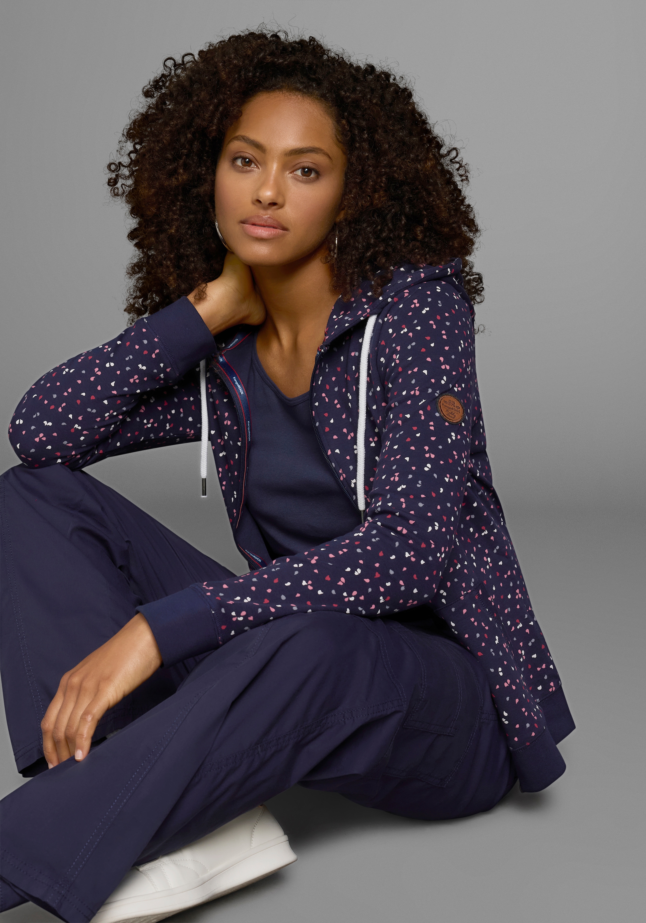 KangaROOS Kapuzensweatjacke, mit sportlichem Minimal-Print