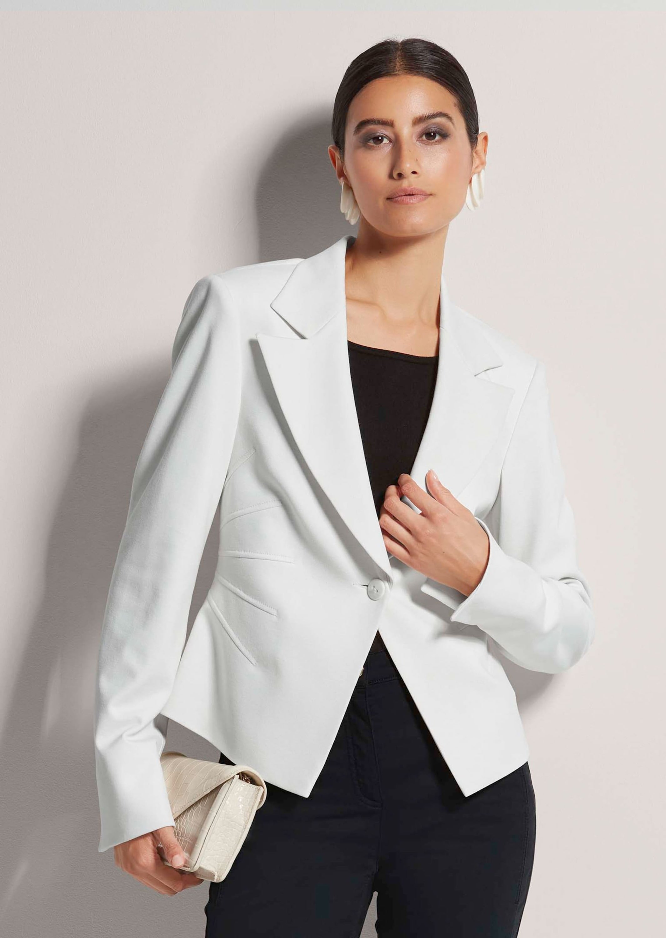 MADELEINE Jerseyblazer »Blazer Kurzer Jersey-Blazer mit Ziernähten«
