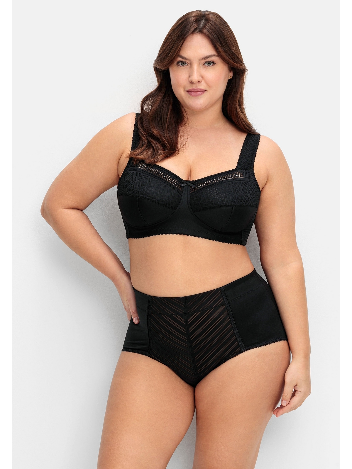 Sheego High-Waist-Slip »Große Größen«, mit Spitzendetails und Shapingeffekt