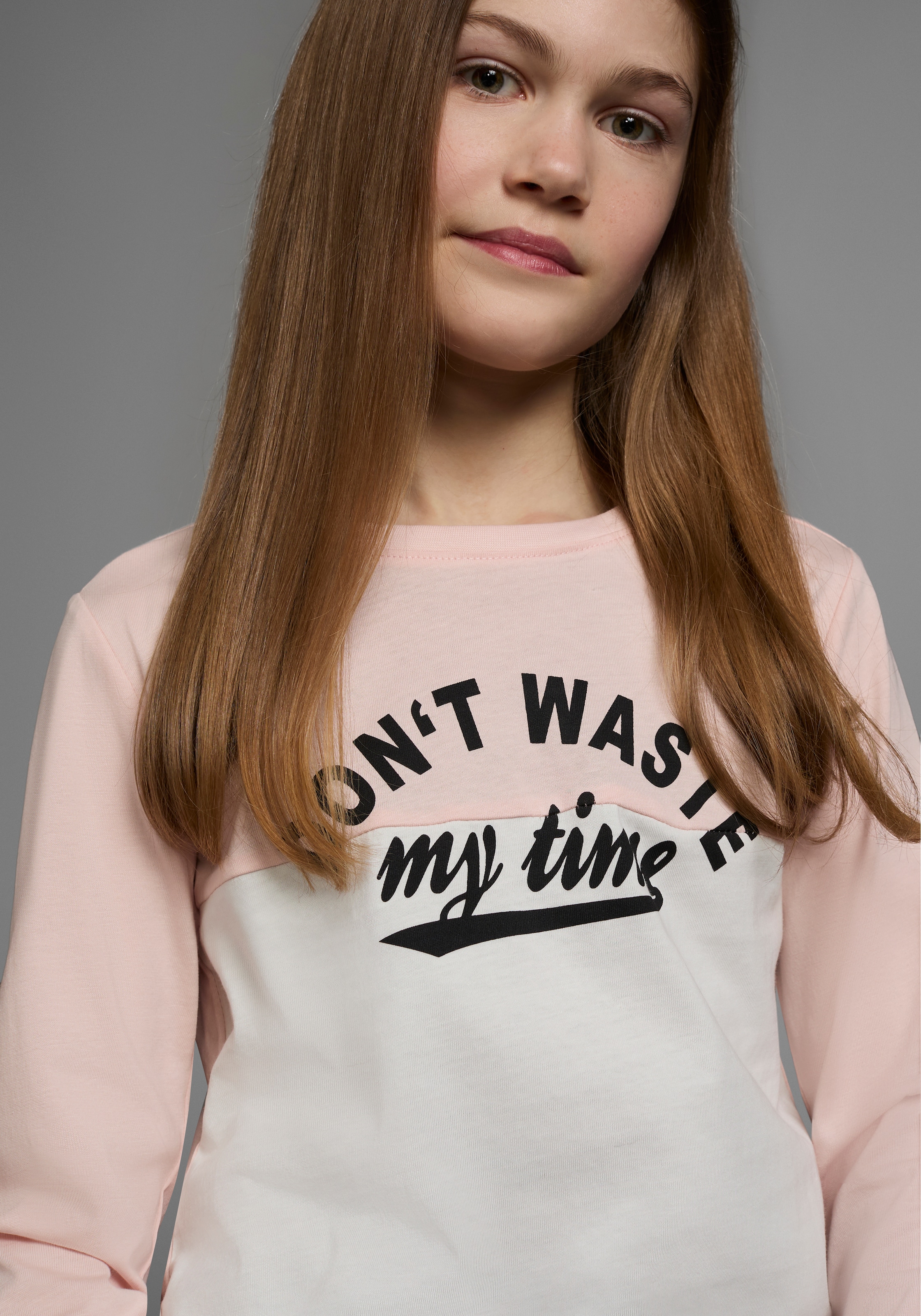 KIDSWORLD Langarmshirt »Mit Sprüche-Druck: Don´t waste my time«, Langarm, Basic-Passform, Colourblocking-Optik, Rundhalsausschnitt