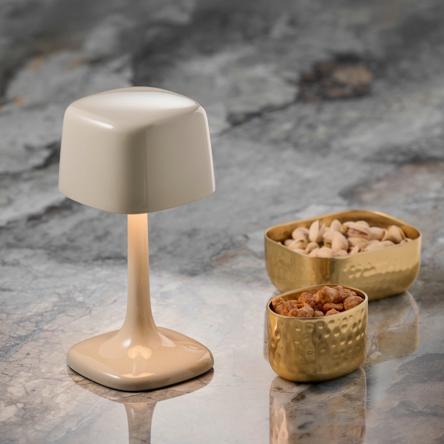 APS LED Tischleuchte »SOHO, inkl. Fernbedienung und Ladestation« LED-Board 1 Stk. warmweiß - kaltweiß Akku-Tischleuchte mit Fernbedienung, Ladestation & dimmbarem LED-Licht