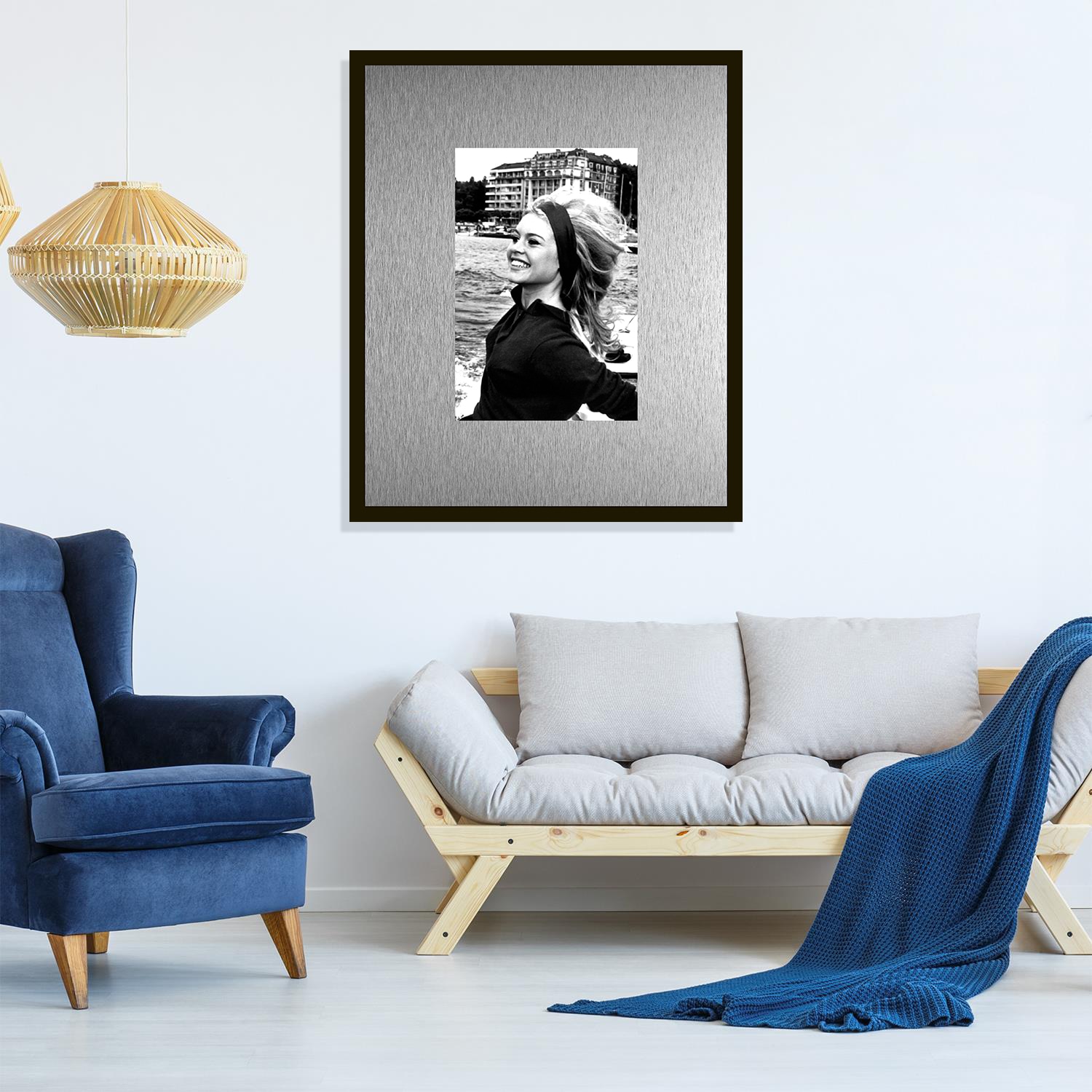 queence Bild »Trend Wandbild, Wandkunst, Kunstdruck "Brigitte Bardot"« Filmfiguren | Filmszene | Schwarz-Weiß 1 Stk. tlg. inkl. Passepartout aus hochwertigem Aluminium und schwarzem Rahmen