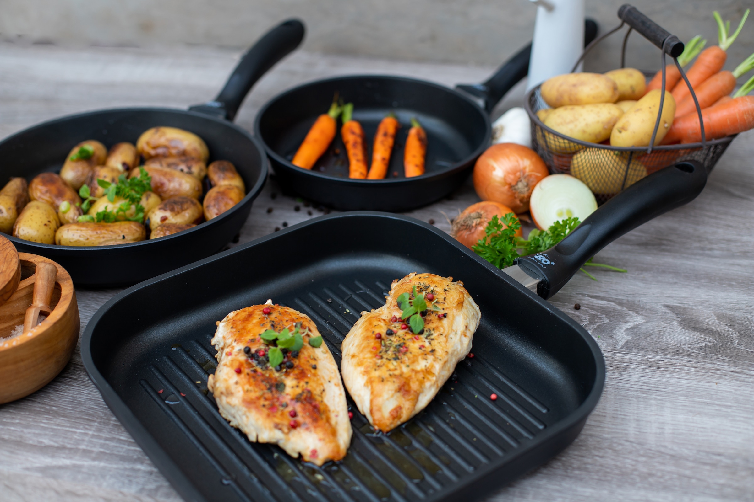 Elo Grillpfanne »Alucast«, Aluminiumguss, (1 tlg.), 28x28 cm, ELODUR® Select Versiegelung, Induktion, inkl. Servierzange