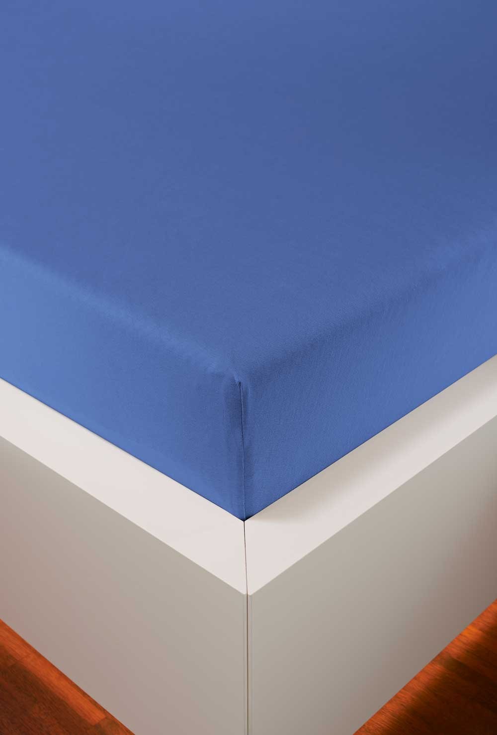 bellana Spannbettlaken "bellana deluxe mit Elasthan, Jersey 230 g/m², Premium-Qualität" mit 5% Elasthan, für Matratzen bis 35cm Höhe, bügelfrei, faltenfrei