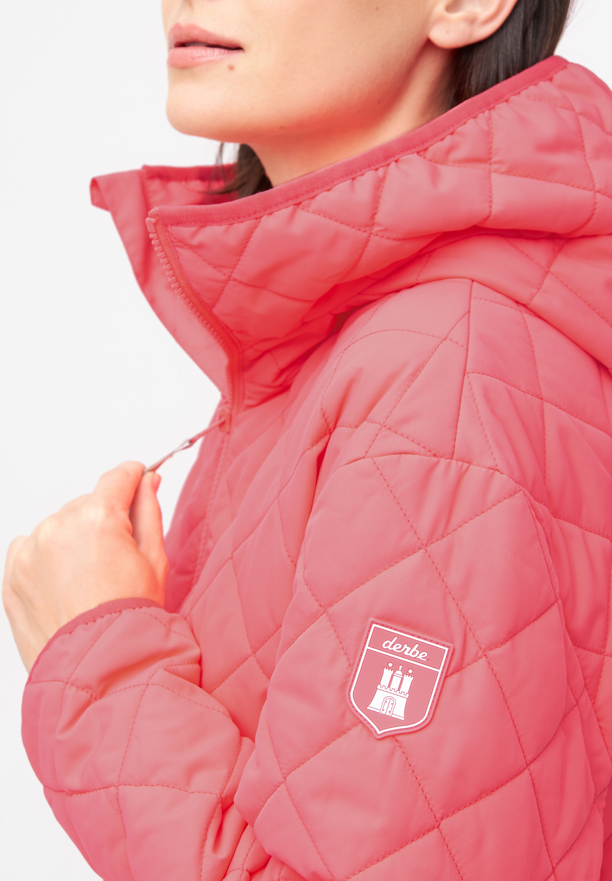 Derbe Steppjacke »Quiltby Short«, mit Kapuze, Wasserabweisend, Kapuze, 2-Wege Reisßverschluss