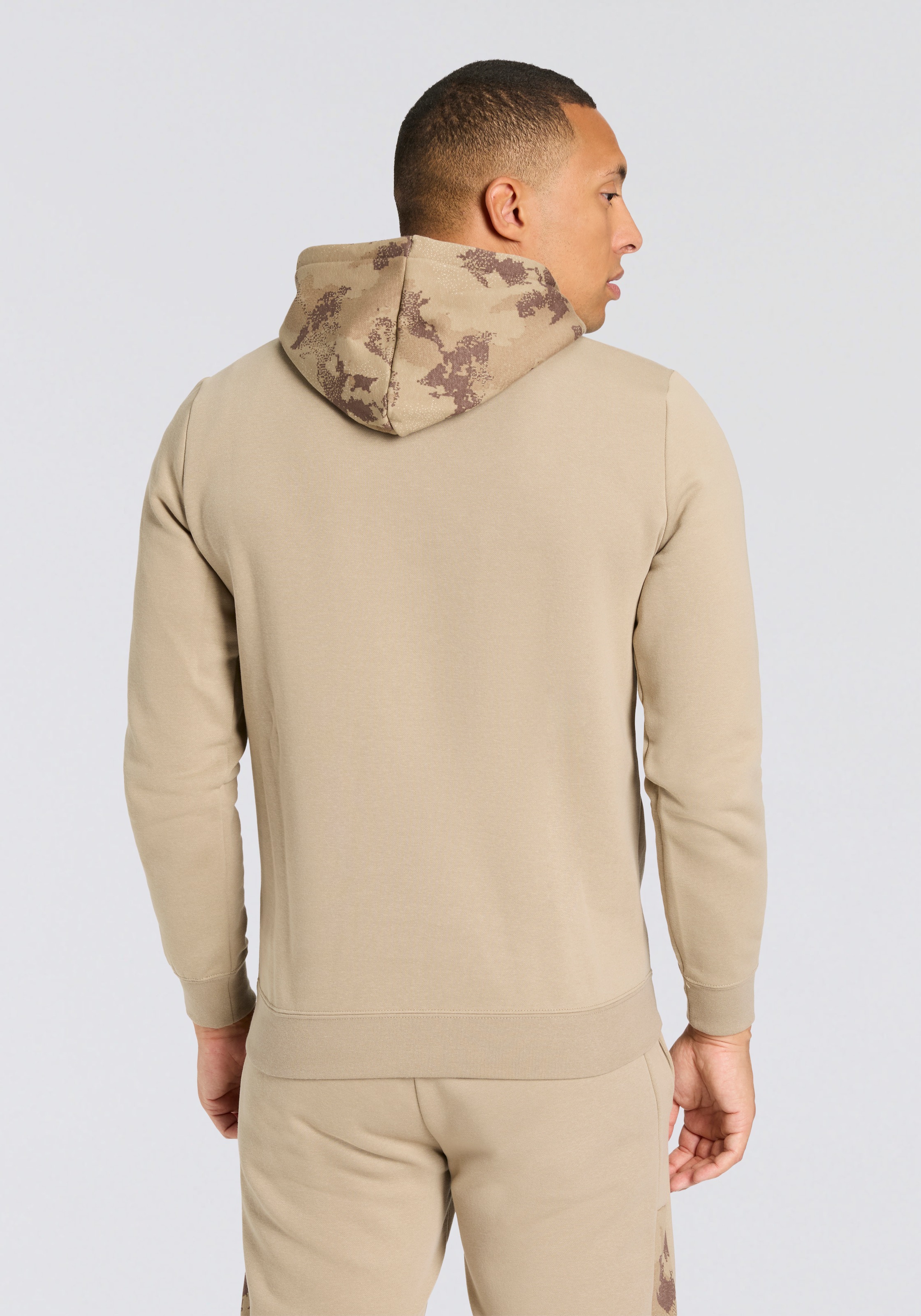 PUMA Kapuzensweatshirt "ESS CAMO HOODIE FL", sportlicher Stil, mit Kängurut günstig online kaufen