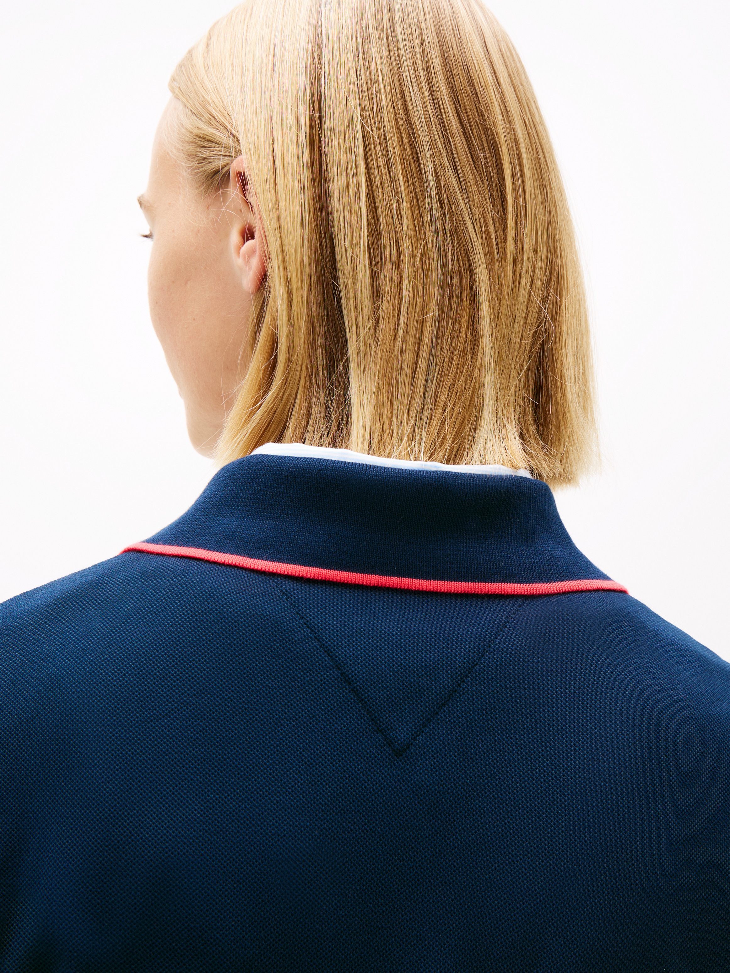 Tommy Jeans Poloshirt "TJW CRP BADGE SHORT SLEEVE POLO" mit verkürztem Schn günstig online kaufen