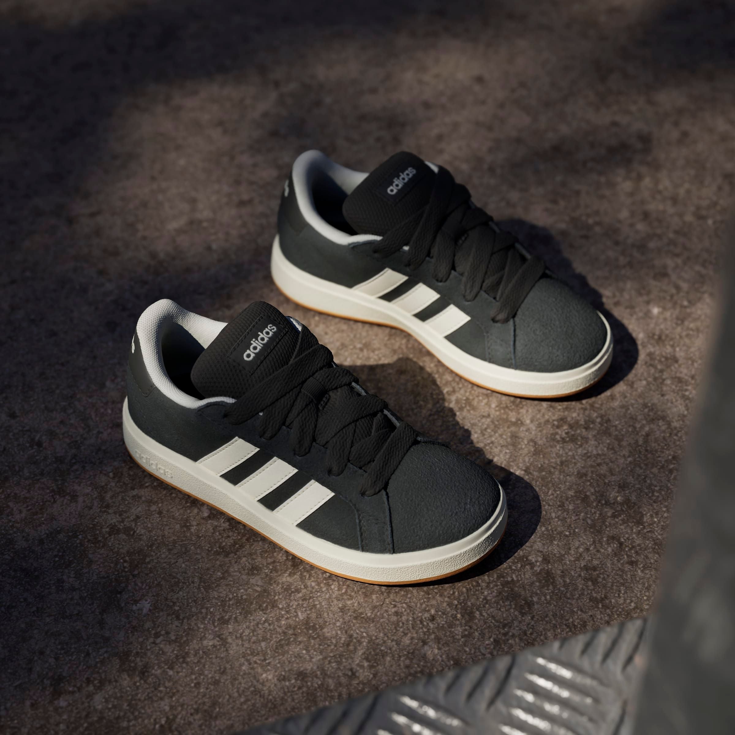adidas Sportswear Sneaker »GRAND COURT 00S KIDS«, Design auf den Spuren des adidas Superstar