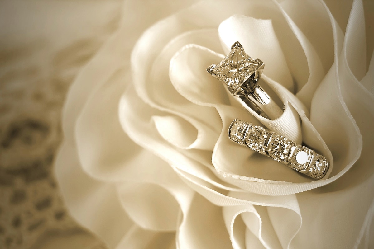Papermoon Fototapete "Ring in Rose"