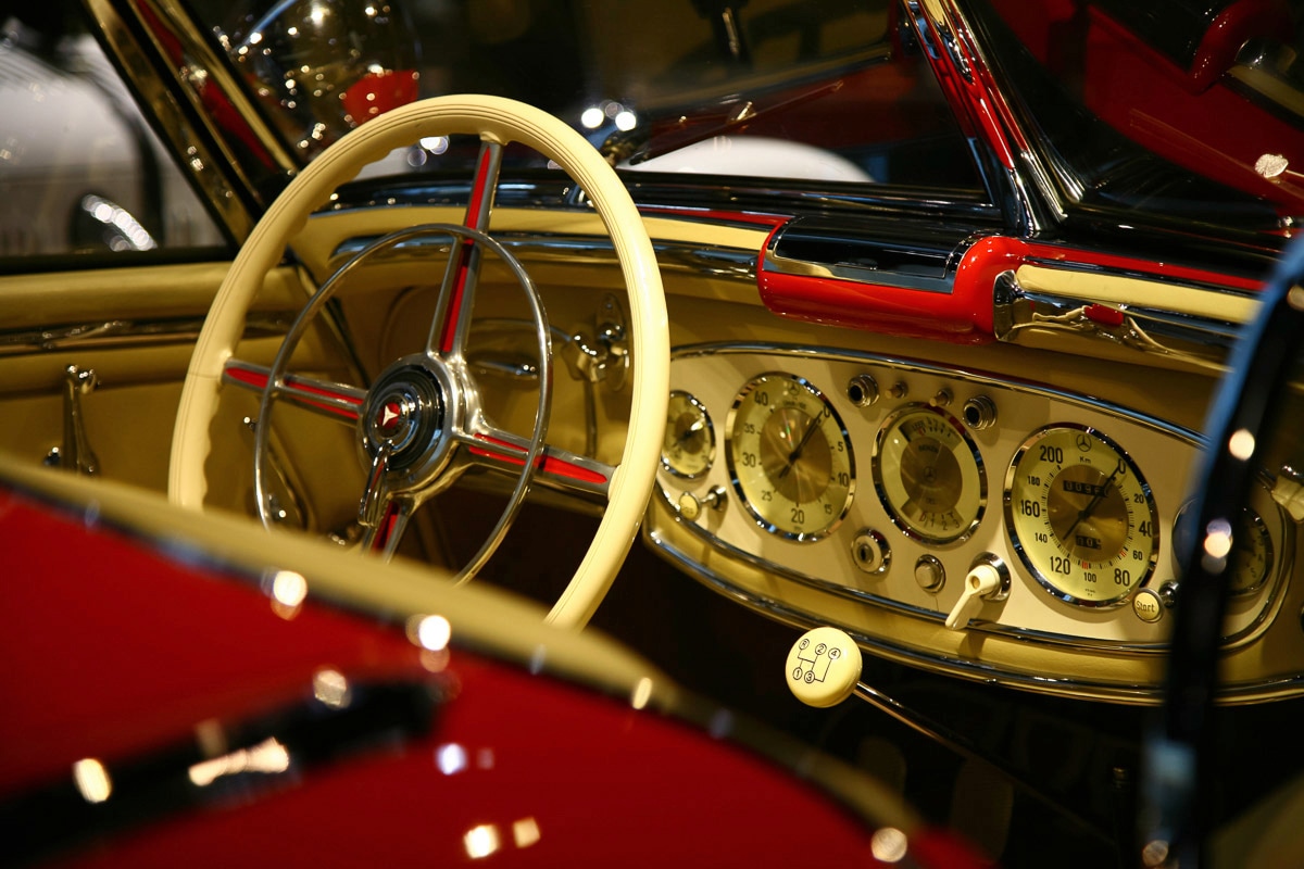 Papermoon Fototapete "Klassisches Benz Interieur"