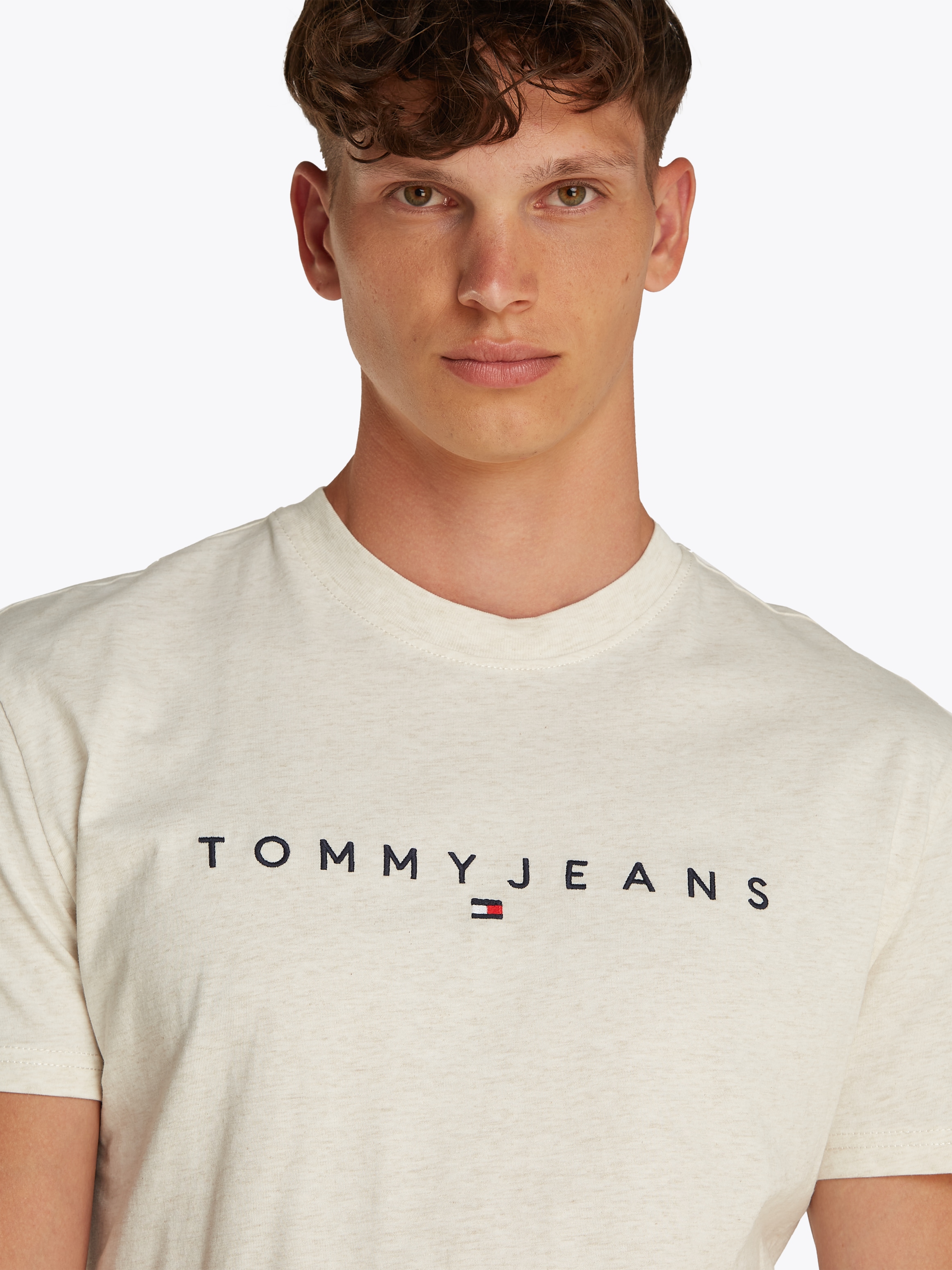 Tommy Jeans Plus Rundhalsshirt »TJM REG LINEAR LOGO TEE EXT«, in Große Größen, Logodruck und Stickerei